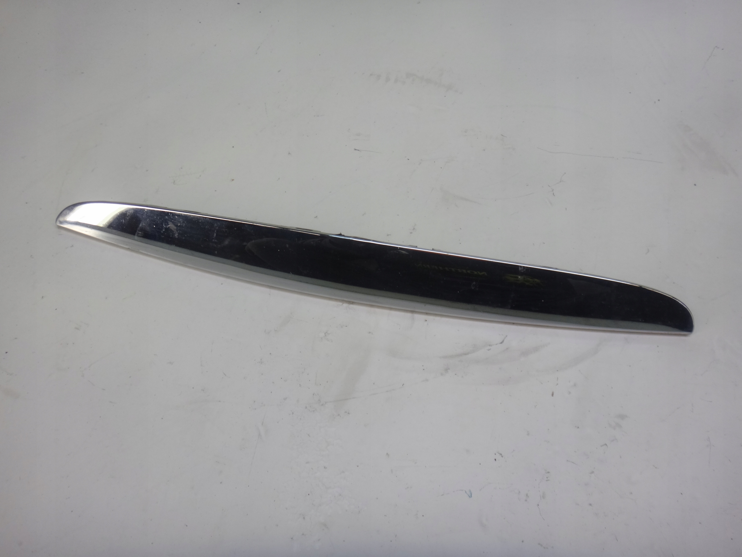 LEWA LISTWA NERKI MASKI BMW E90 E91 CHROM