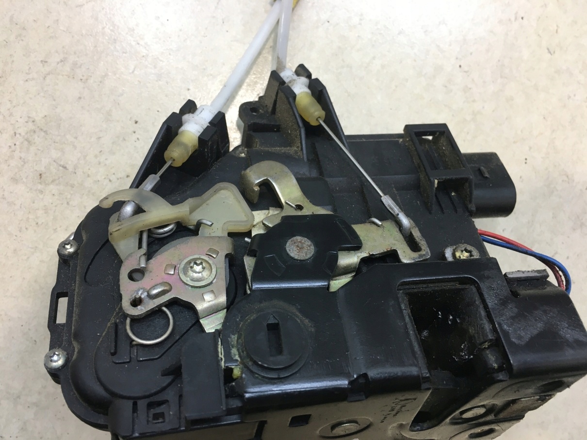 lock door left rear part A6 C5 2.5 TDI 4B0839015B