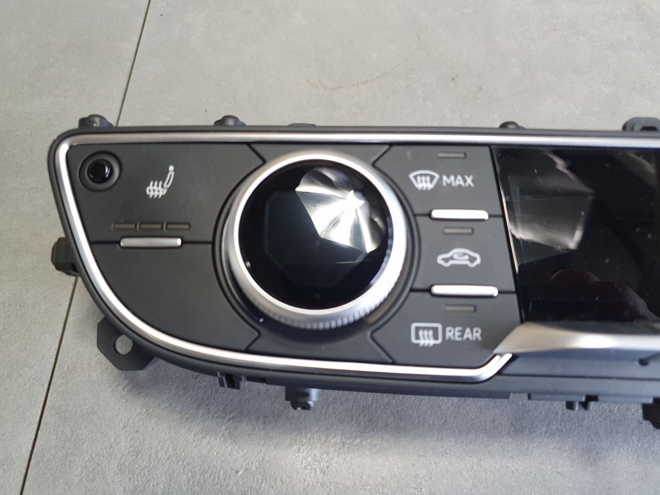 Audi Q7 4M Unite commande clima 4M0820043K