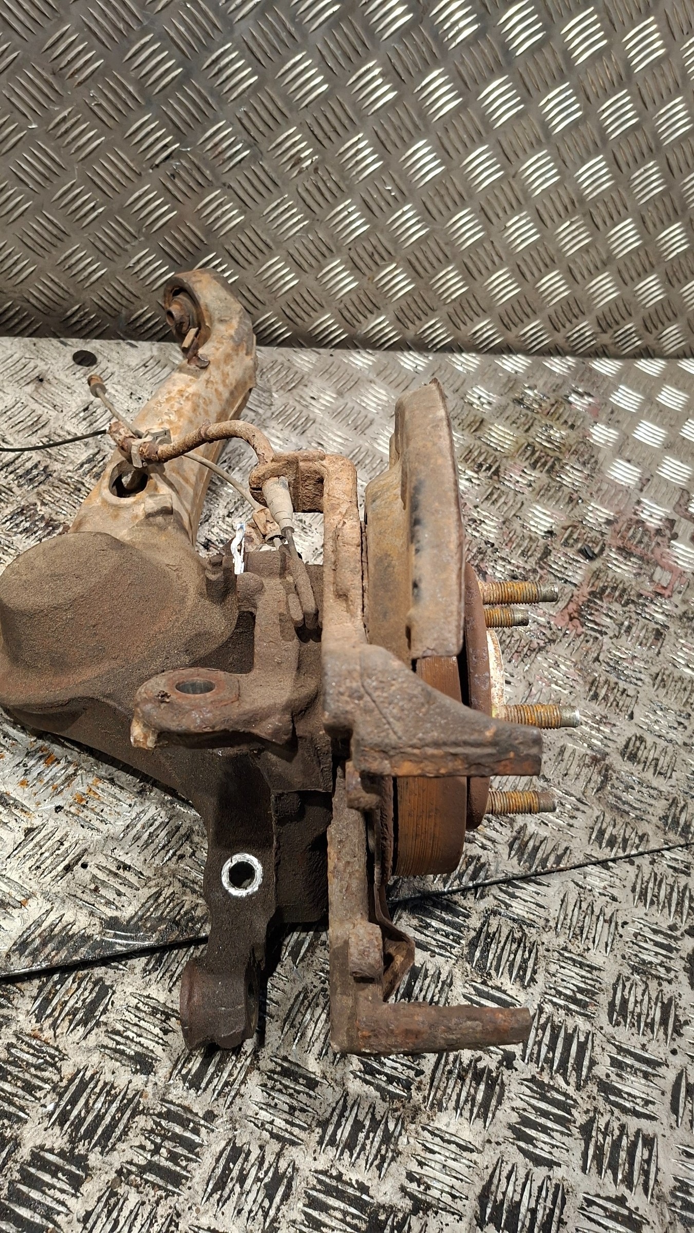 arm swing right rear part MAZDA TRIBUTE 2.3