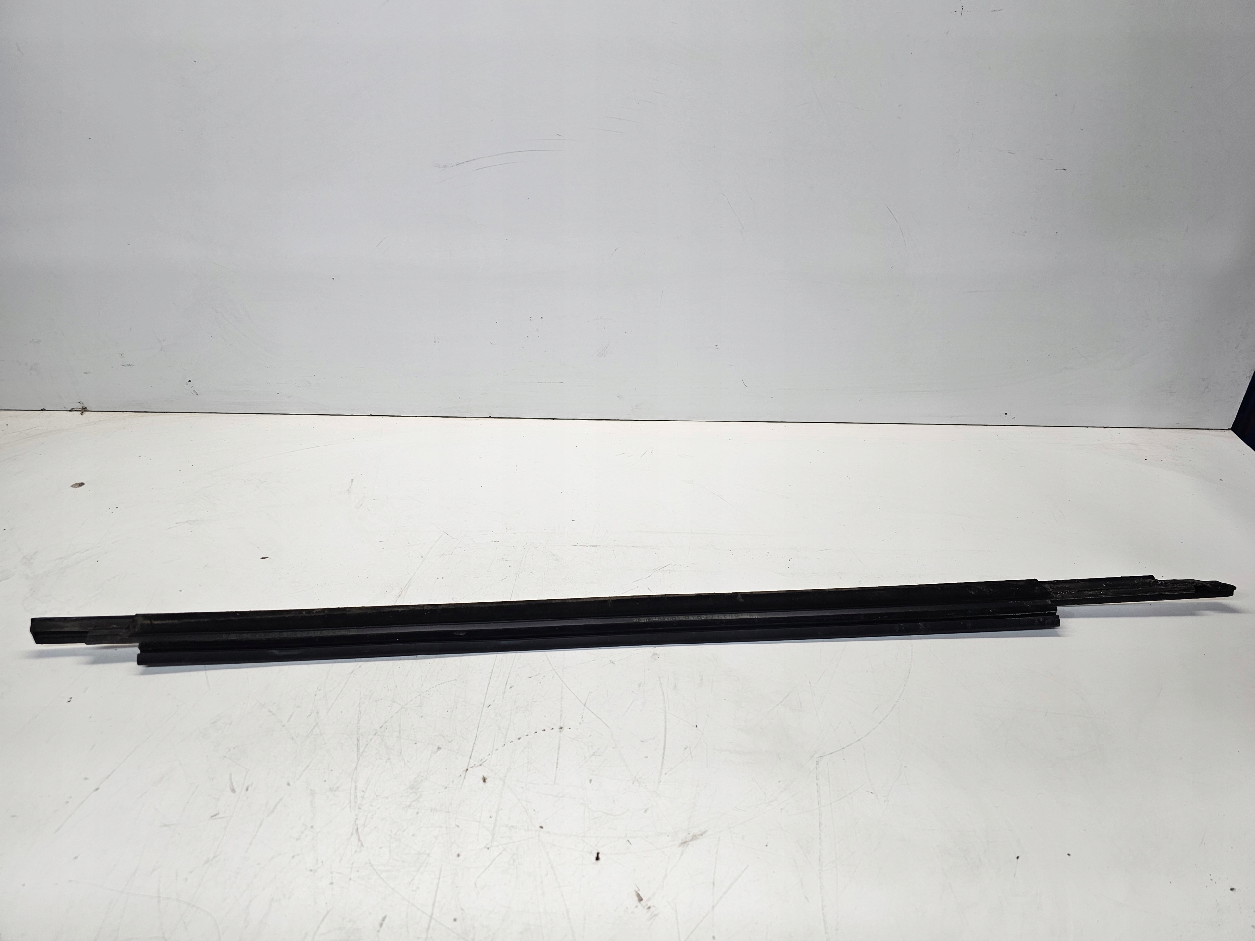 moulding MAT windows left front AUDI A3 8V 5-door 8V4837477