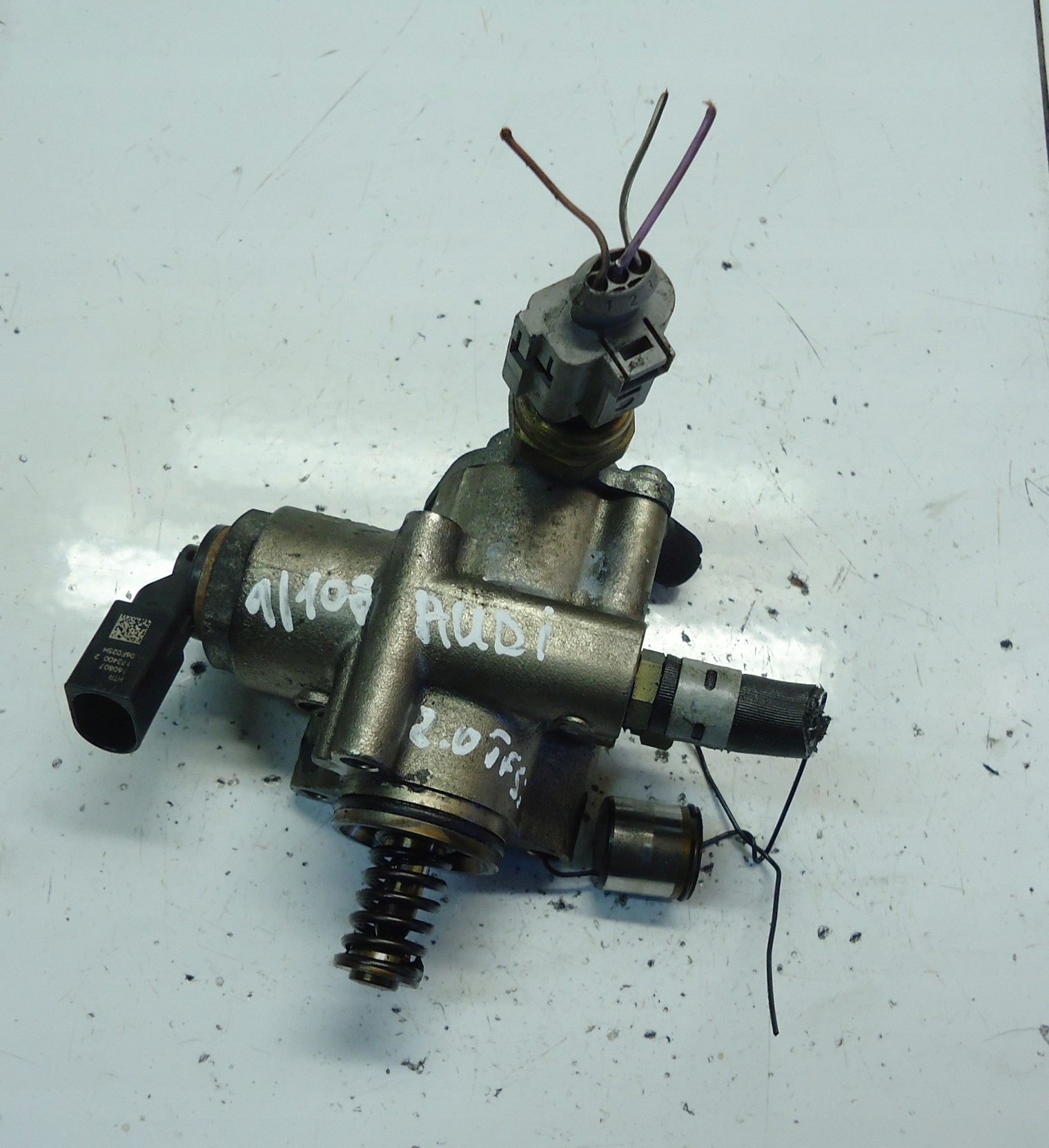 AUDI A4 B7 2.0 TFSI Einspritzpumpe 06F127025H