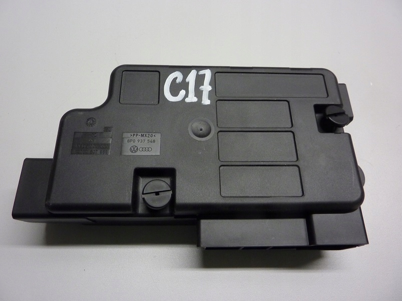 C 17 - AUDI A3p0937548 Запобіжник акумулятора