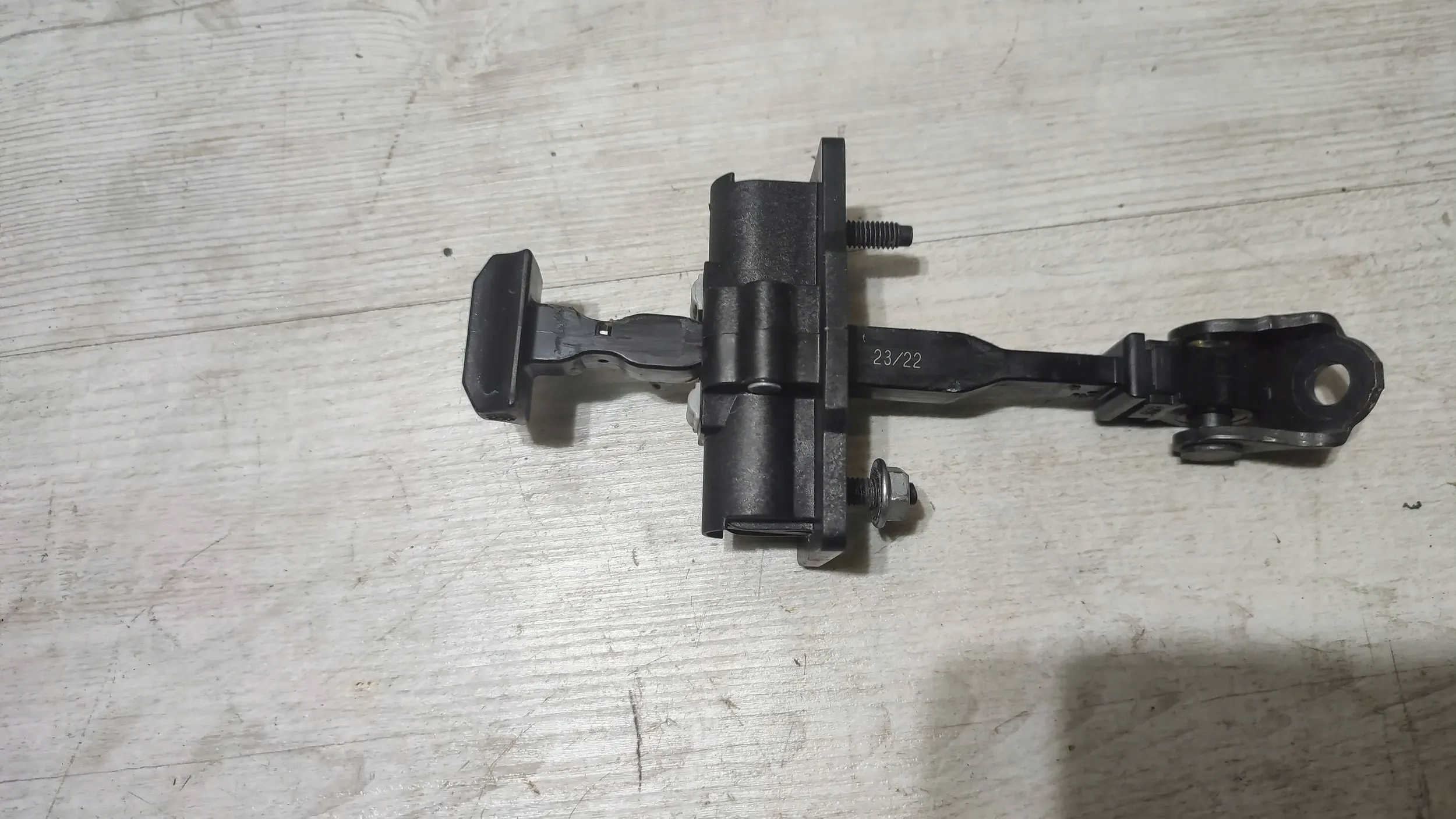 Opel Corsa F 1.2 22r. front side left limiter door