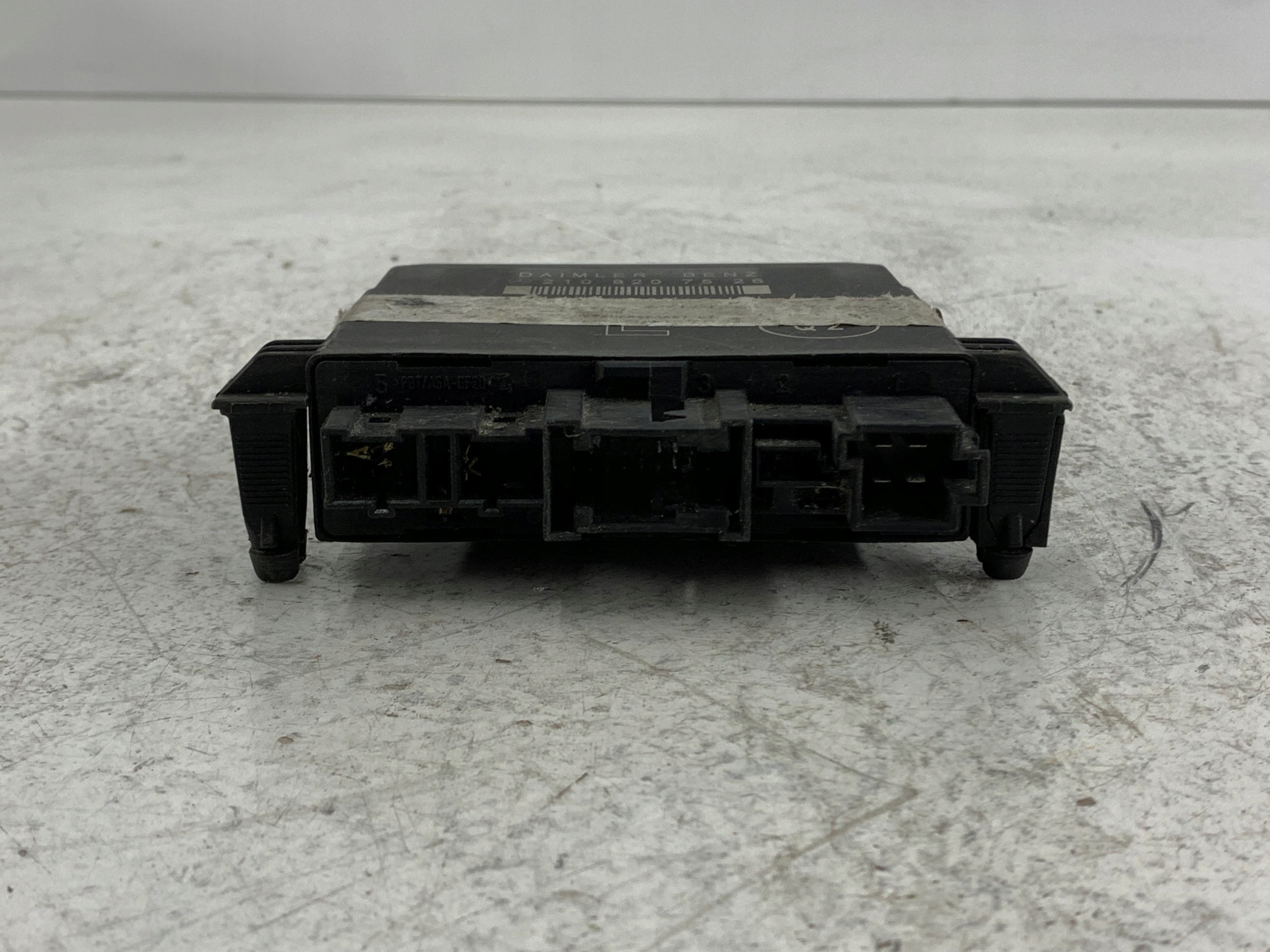 MERCEDES W210 module door left front 2108207526