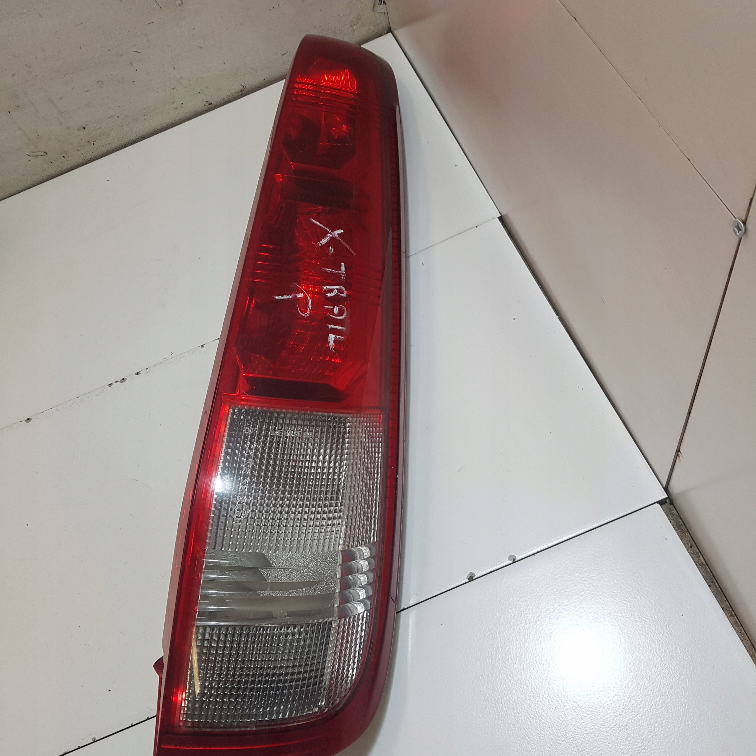 light right rear NISSAN X-TRAIL