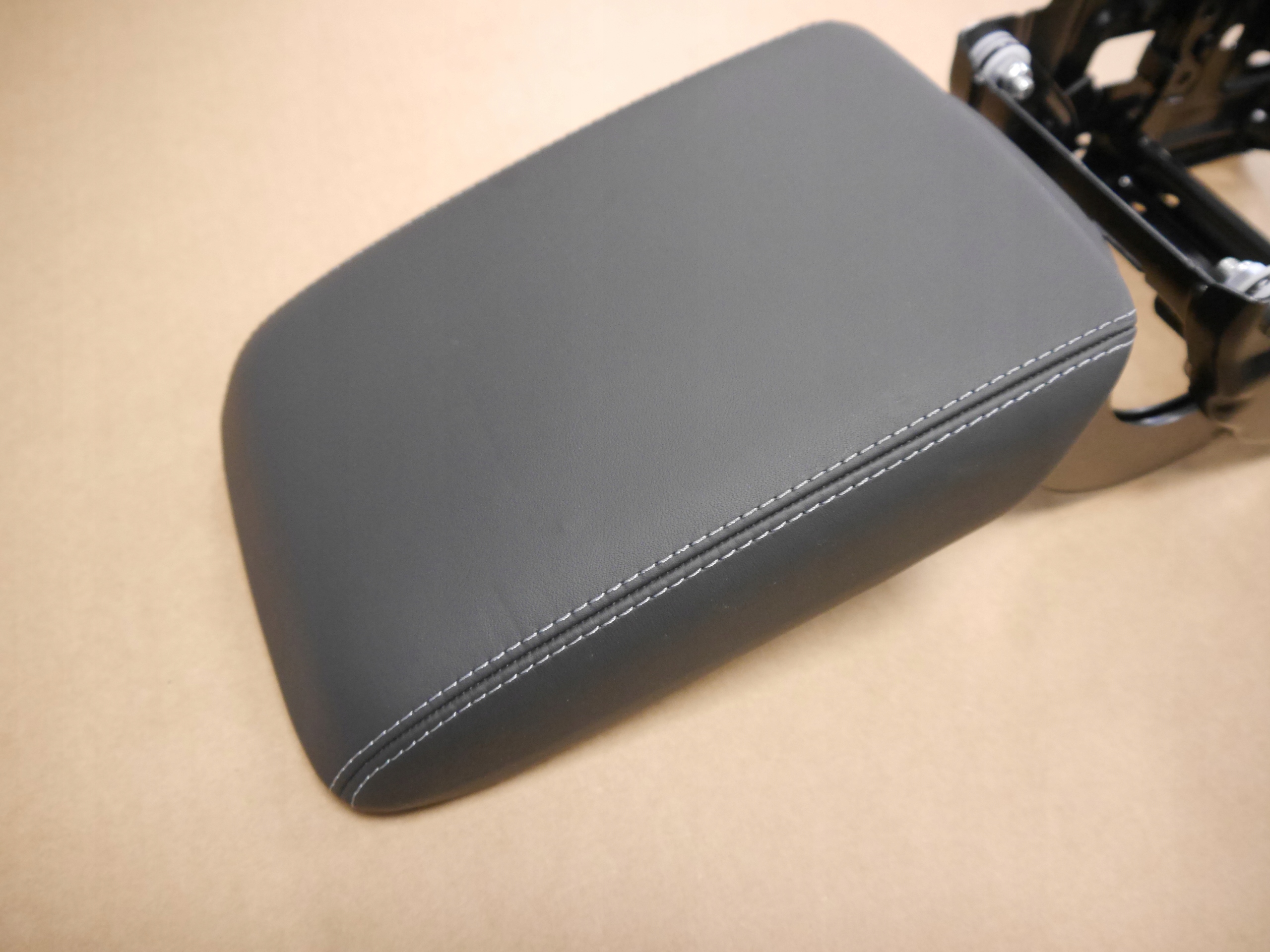 AUDI A4 B8 A5 підлокітник S-LINE 8K0864283