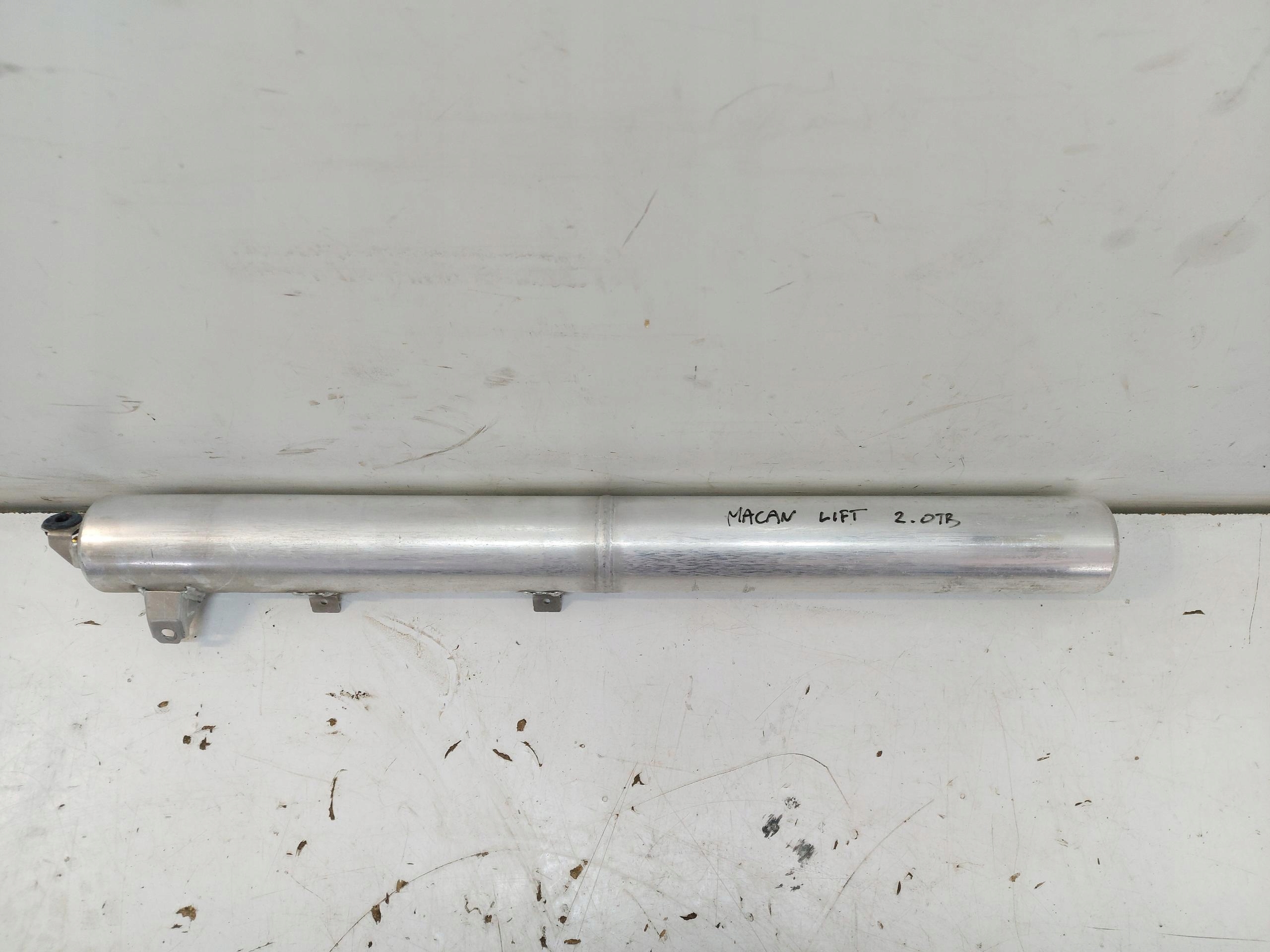 Porsche Macan II LIFT Behälter luft 95B616201A