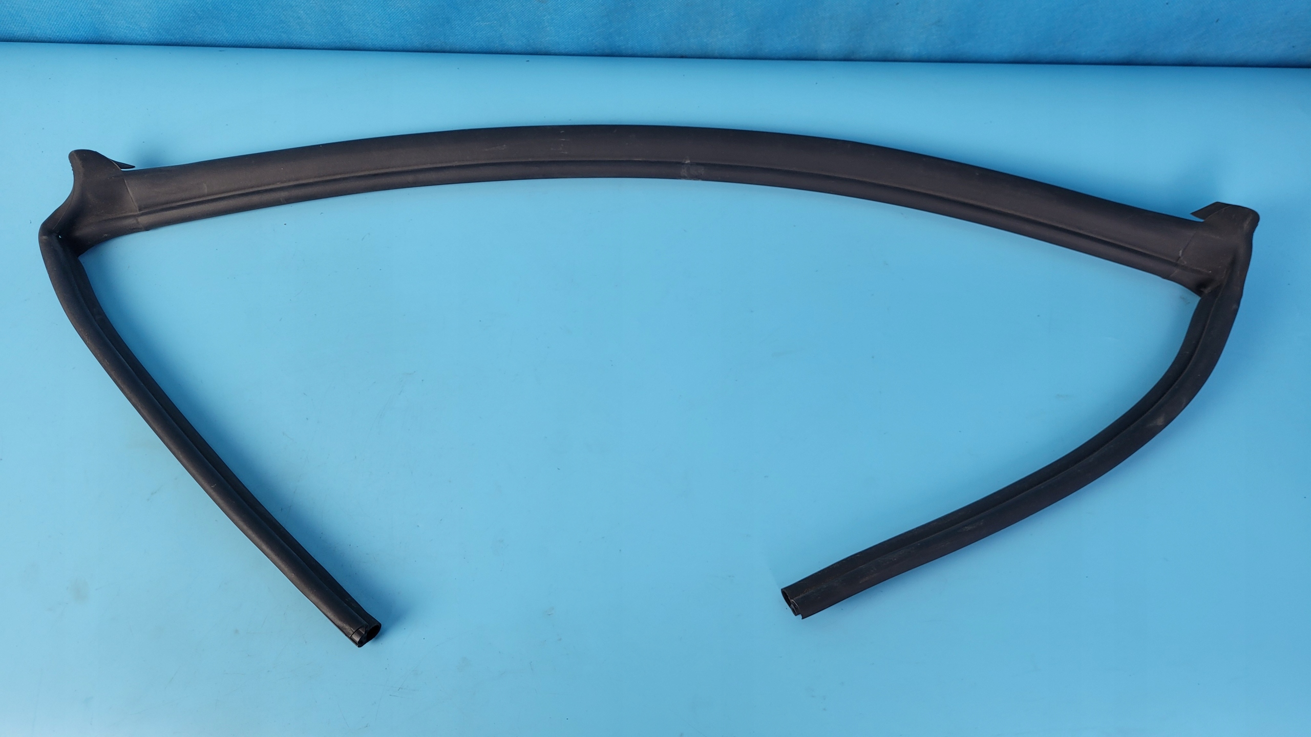 BMW F48 X1 прокладка капота двигателя 7329384