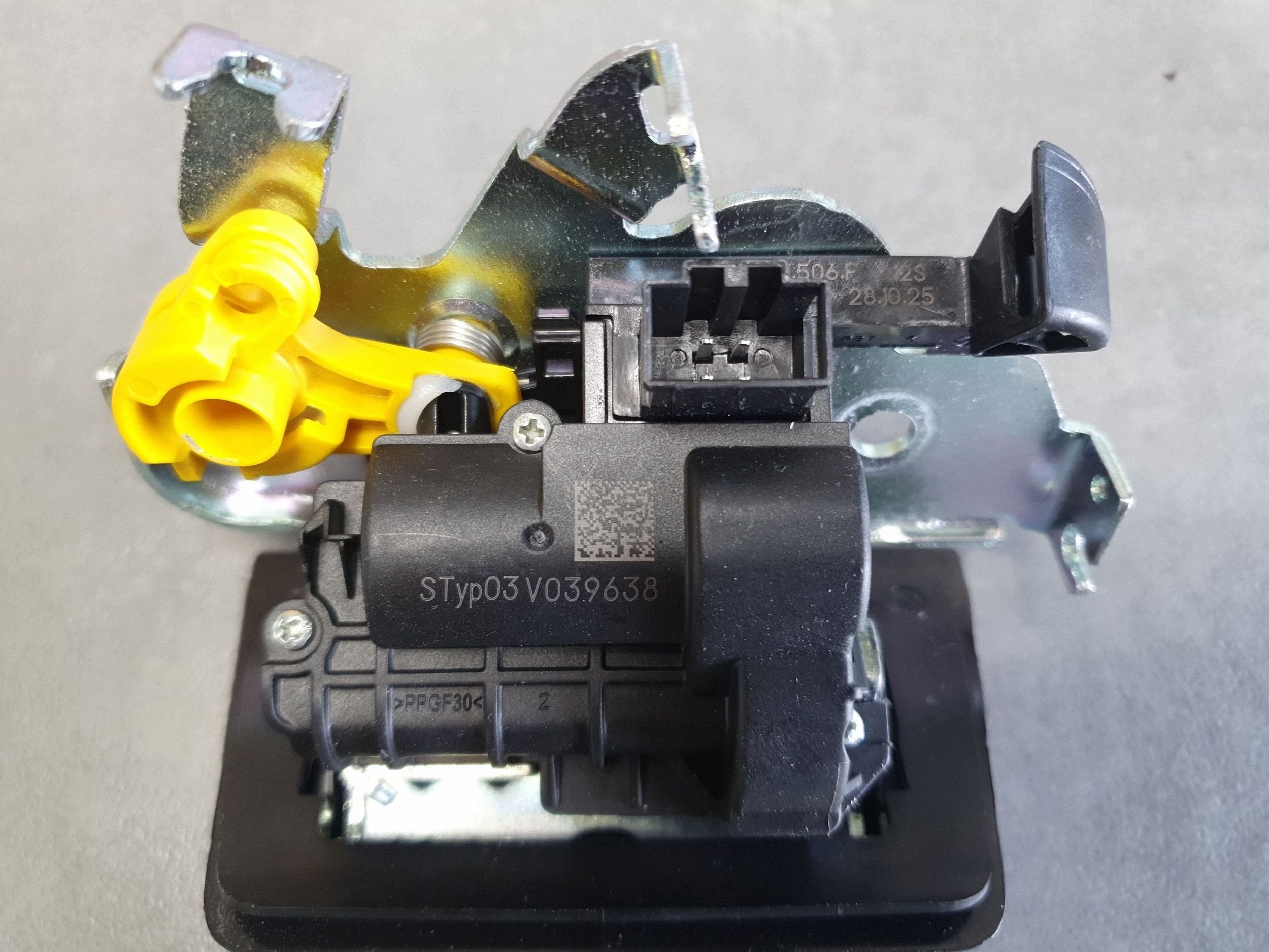 Audi A3 8Y lock bonnet boot 4M0827506F
