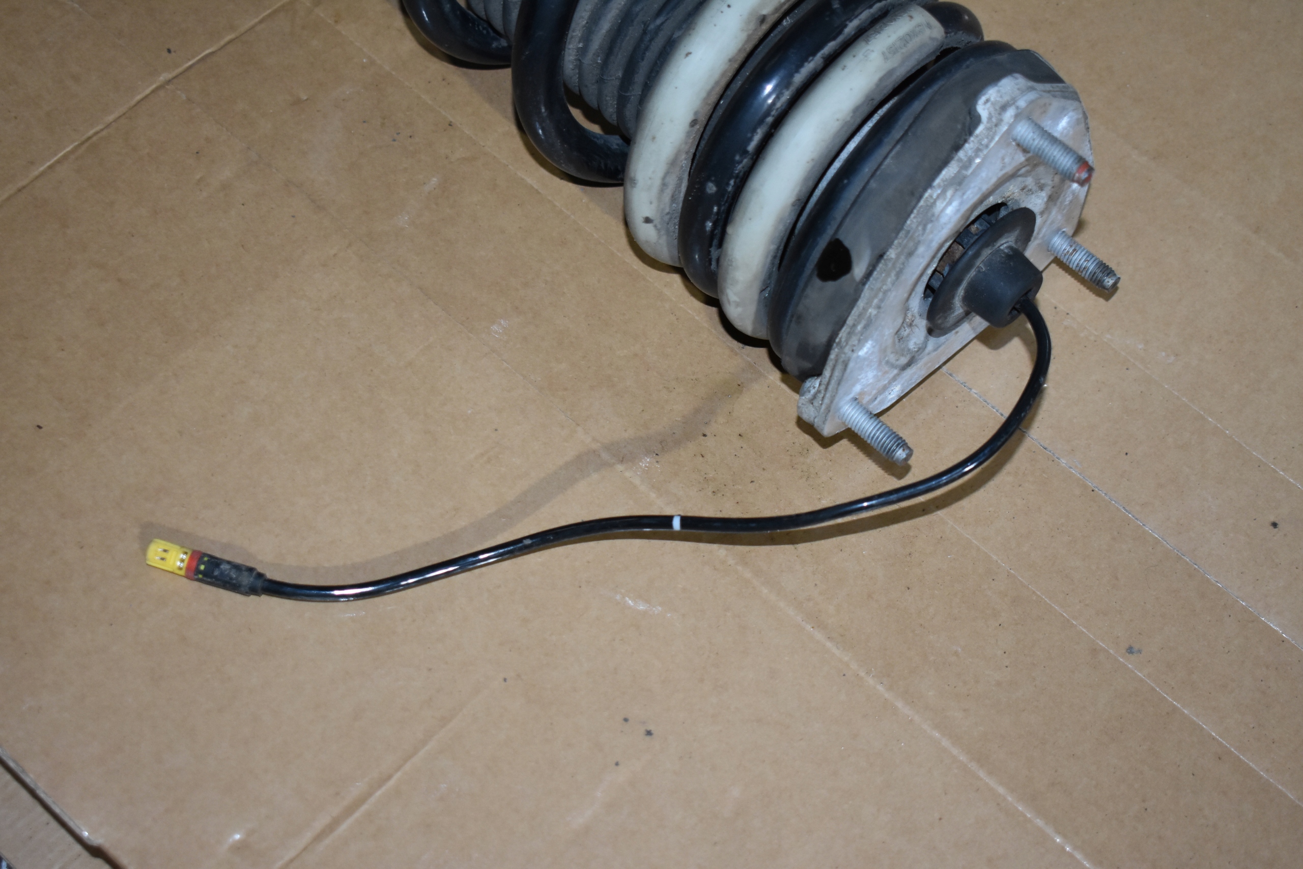 IDEALNY shock absorber front front right NISSAN GT-R R35 1