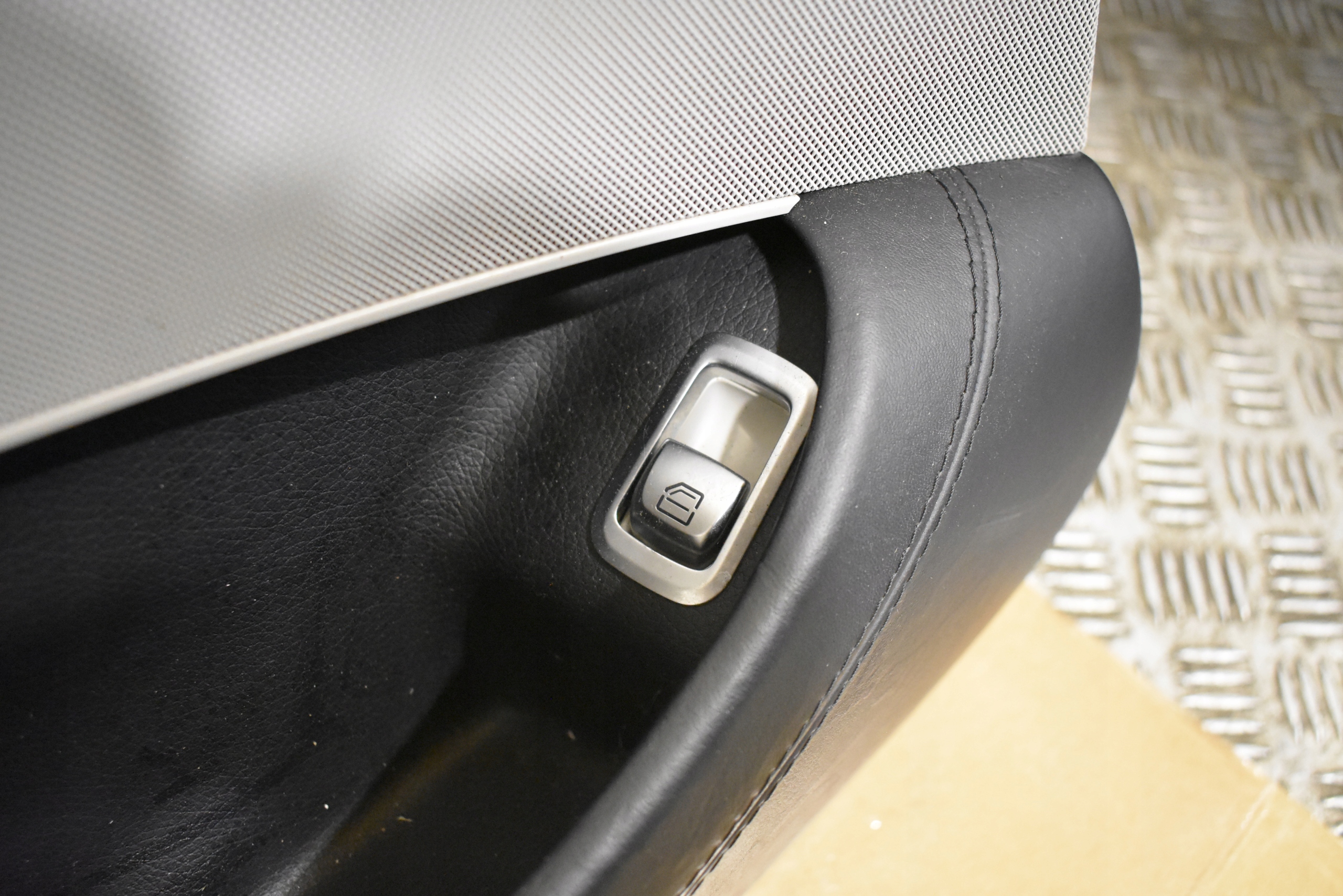 side upholstery door PRZEDNICH left MERCEDES W217 1