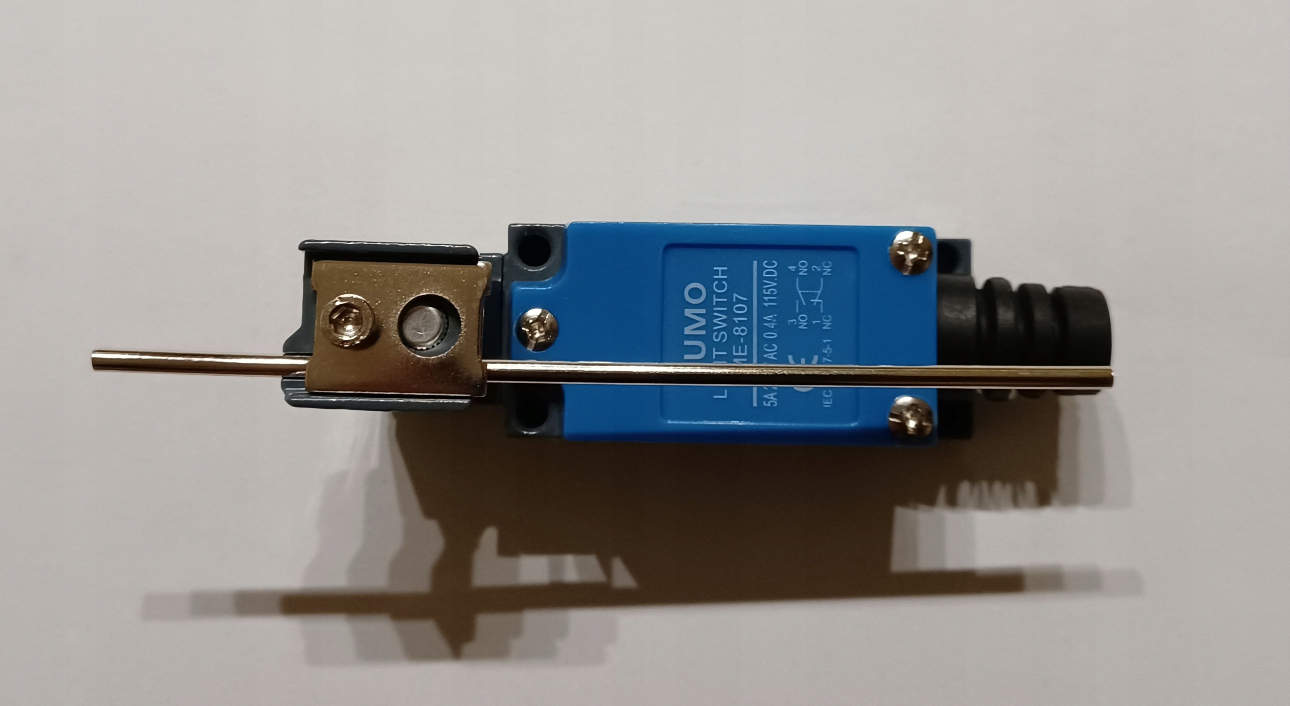 WYŁĄCZNIK KRAŃCOWY KRANCÓWKA Z PRĘTEM ME8107