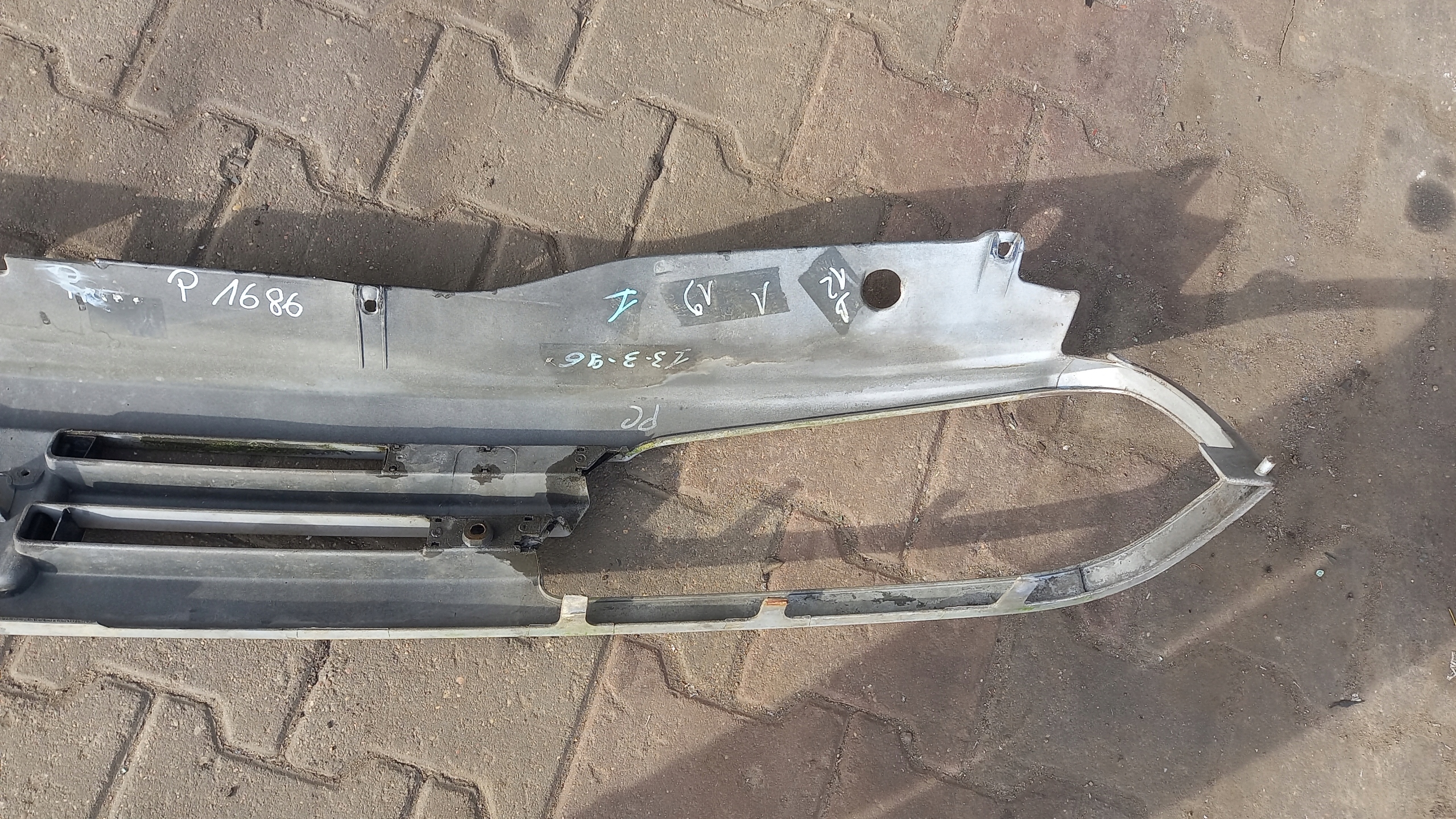 решетка радиатора peugeot 806 96R