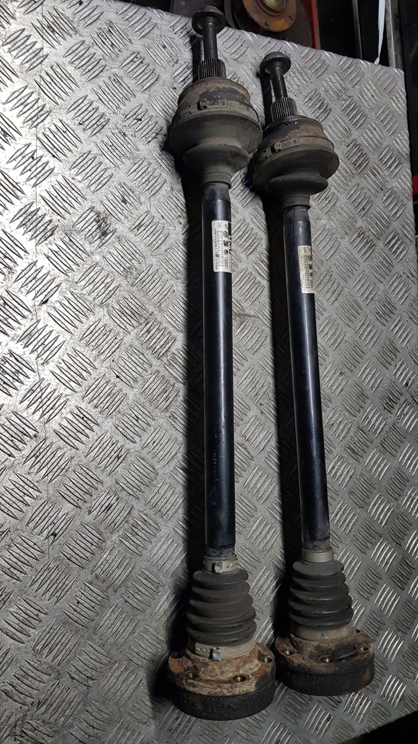 AUDI A8 D3 3.0 TDI semi-axis NAPEDOWA left right rear part