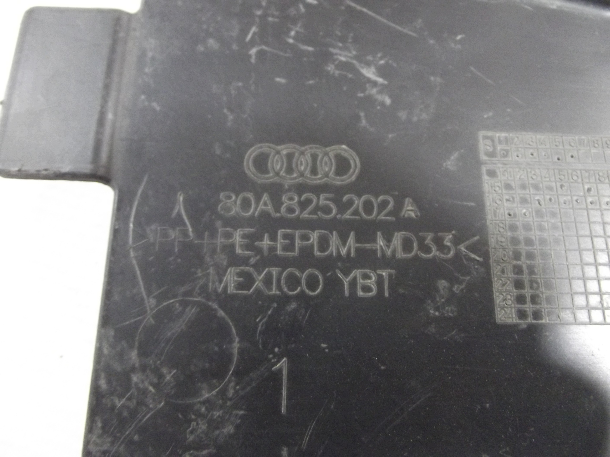 Audi Q5 80A Blende Abdeckung Unterfahrschutz rechts 80A825202A