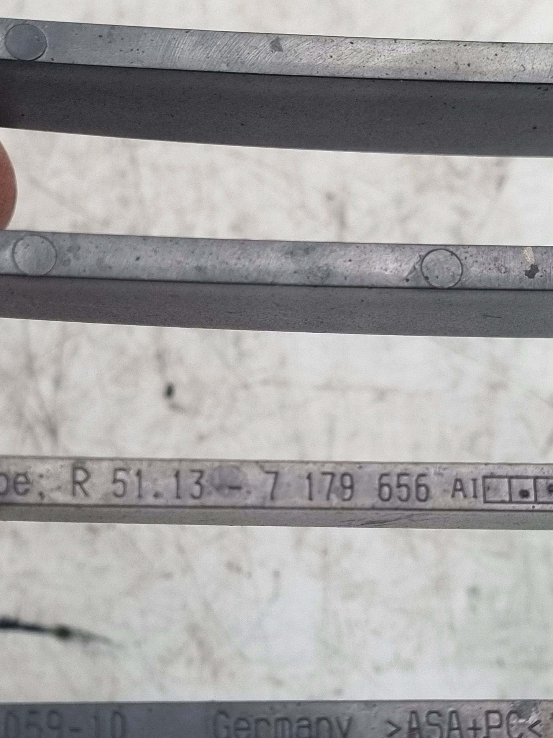 Nerki hűtőrács rács Komplet BMW E81 E82 E87 7166439 7179655 7166440 7179656