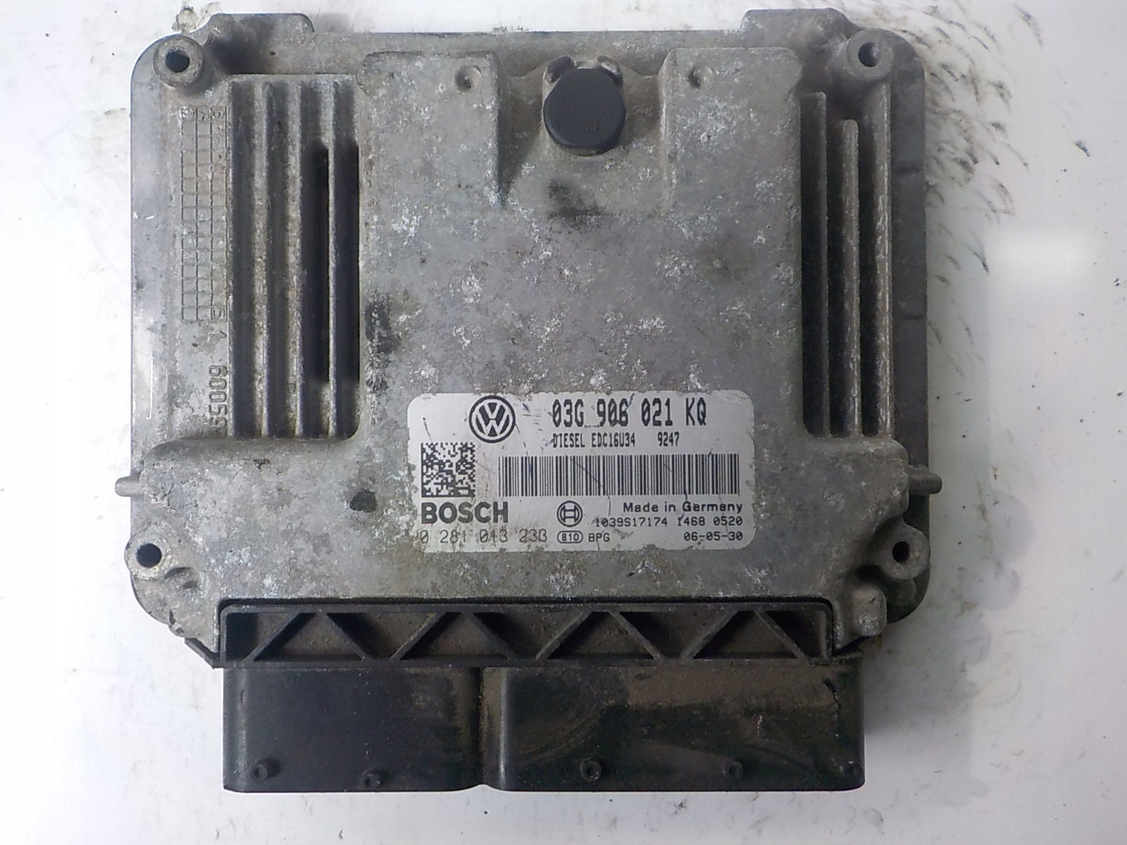VW computer control unit 03G906021KQ 0281013233