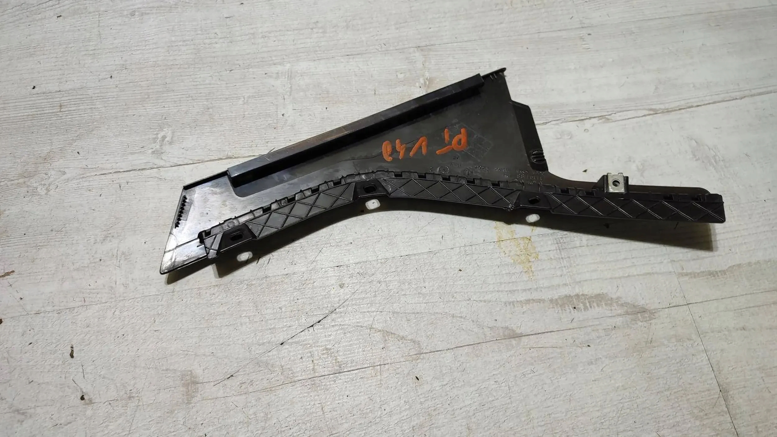Volvo V40 II 2018r rear part side right moulding door