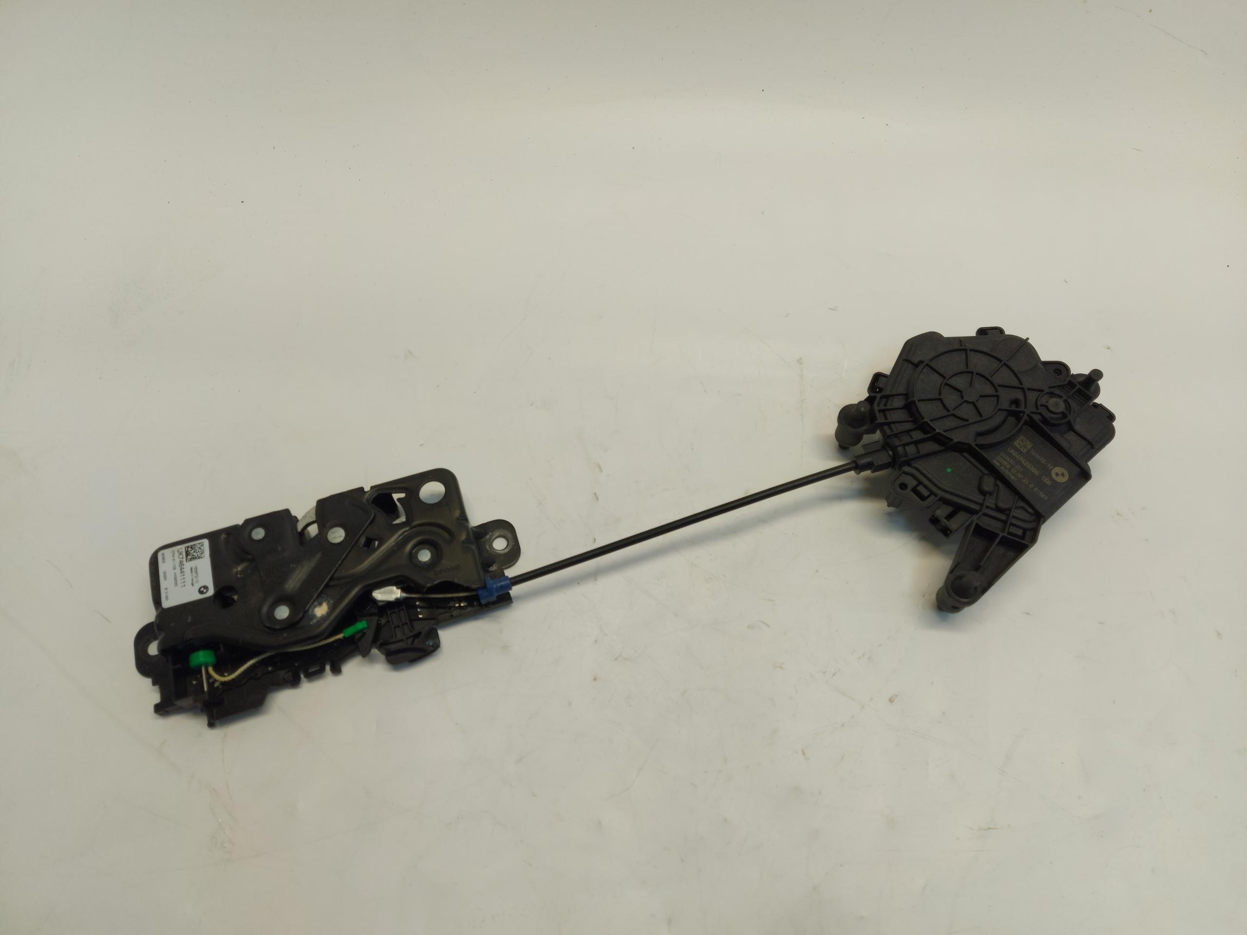BMW U06 200i lock dociag bonnet boot 163672