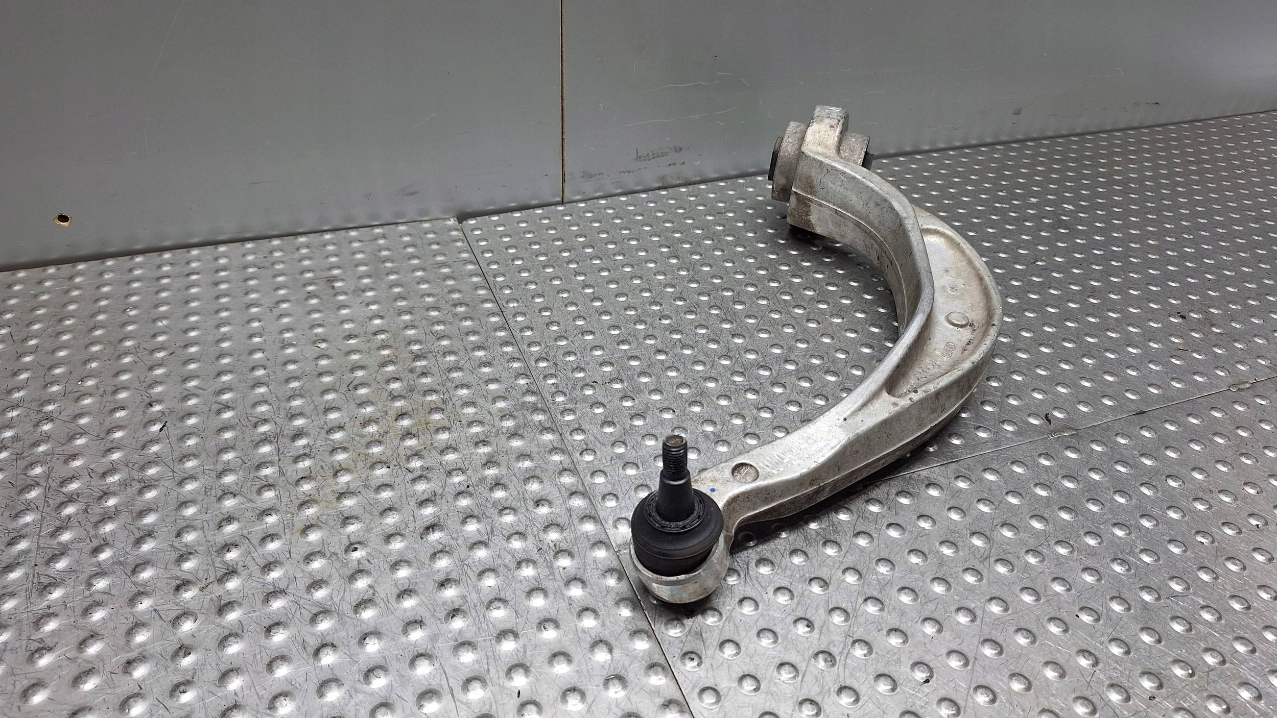 arm left front 8K0407695F AUDI A4 B8 A5 8T Q5 8R A6 C6