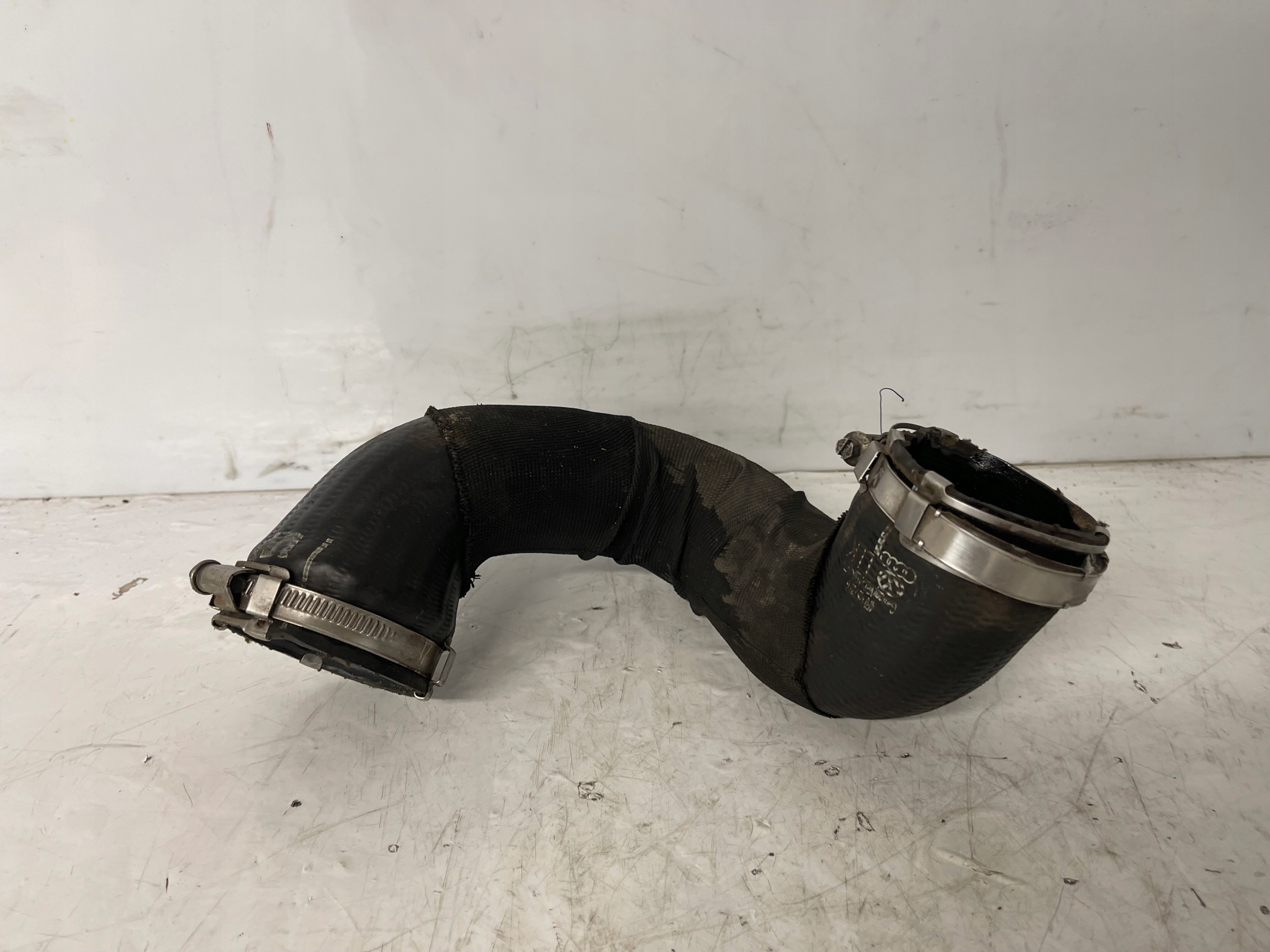 trouba hadice intercoolera AUDI A6 C6 4F0145737G originál