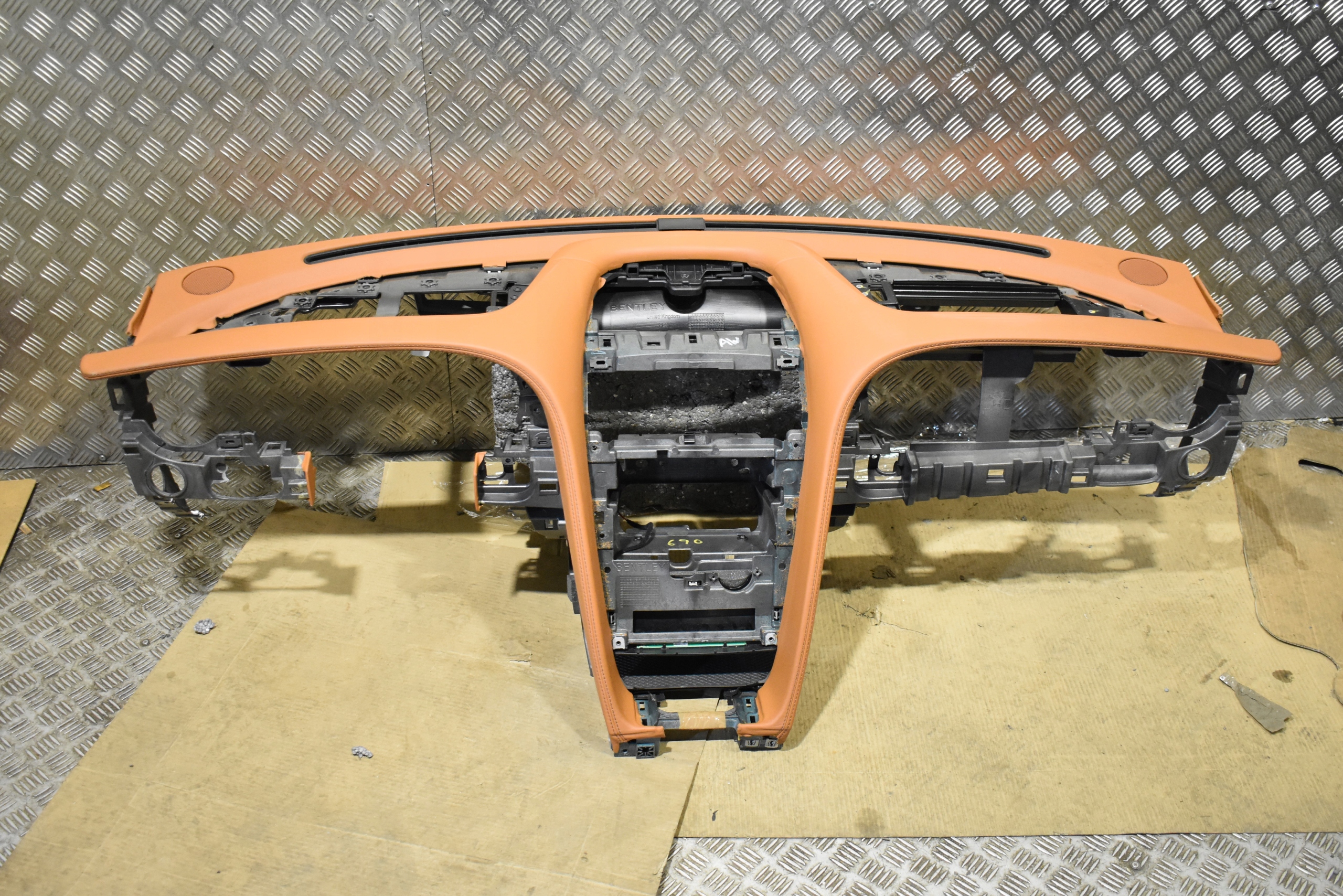 IDEALNA console BENTLEY GT GTC LIFT 1