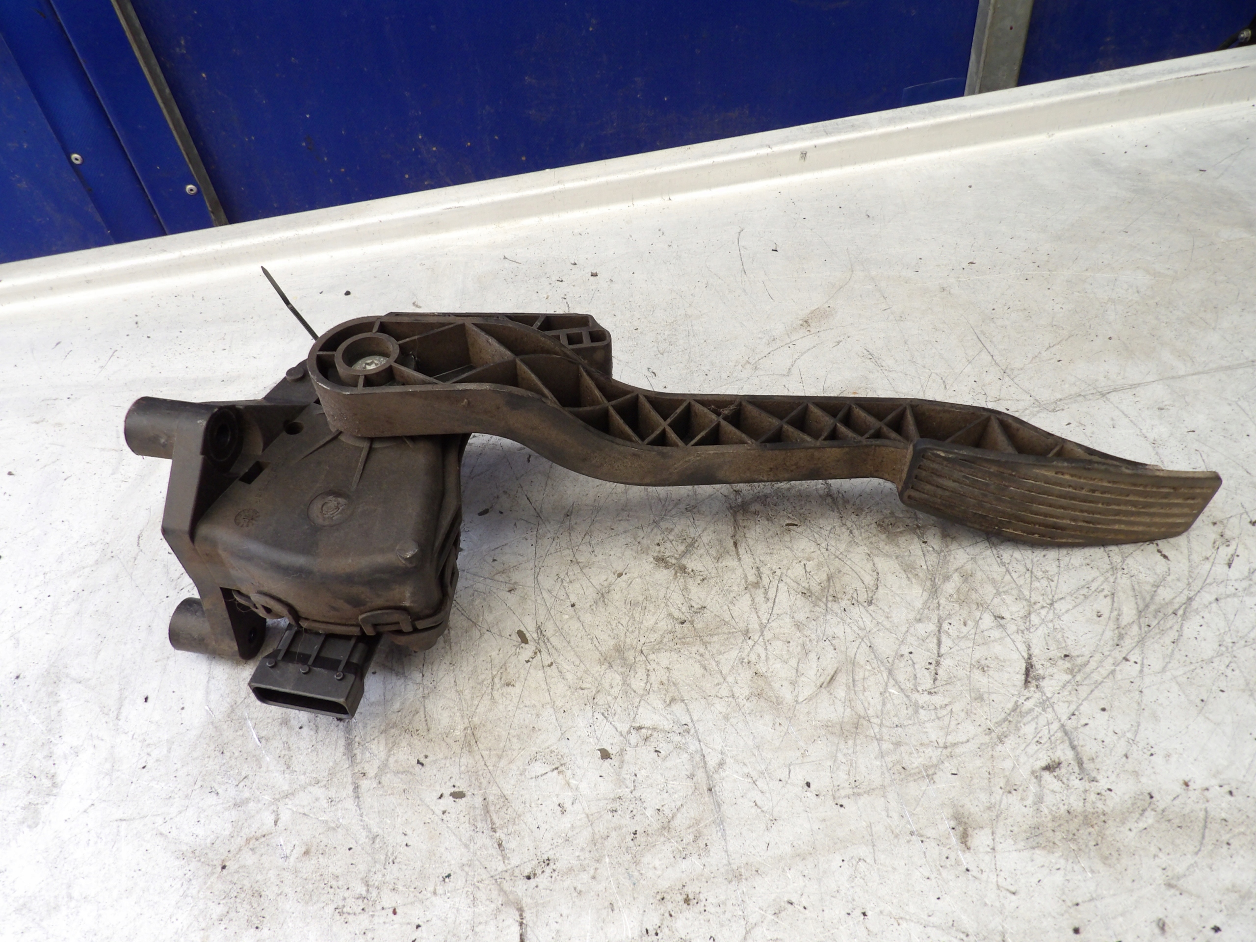 Opel Corsa C accelerator pedal 9129423 6PV008110-00