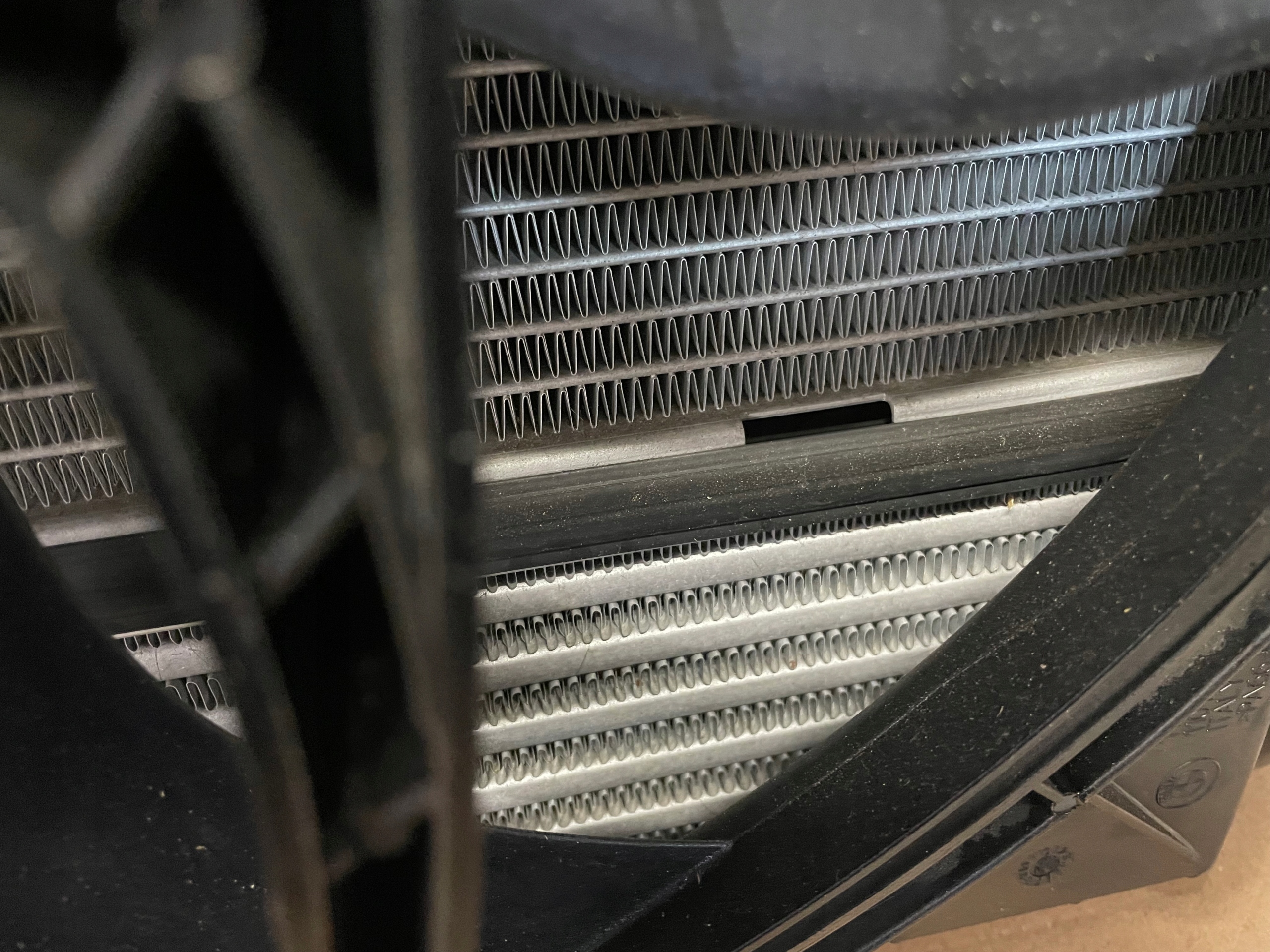 chladiče ventilátor 2.0D AUTOMAT BMW E90 E91 LIFT
