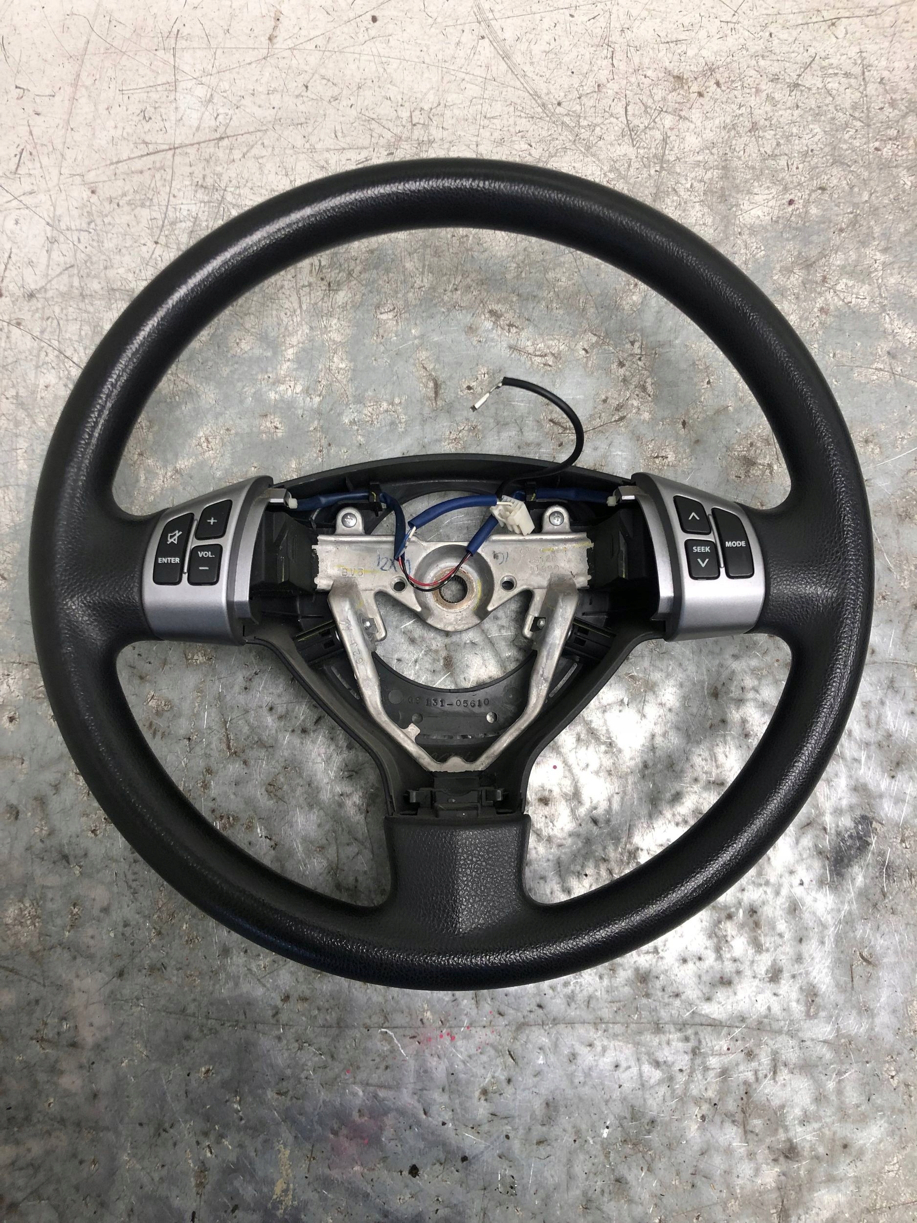 lenkrad PIANKA MULTIFUNKCJA SUZUKI SWIFT MK6 GS131-05610