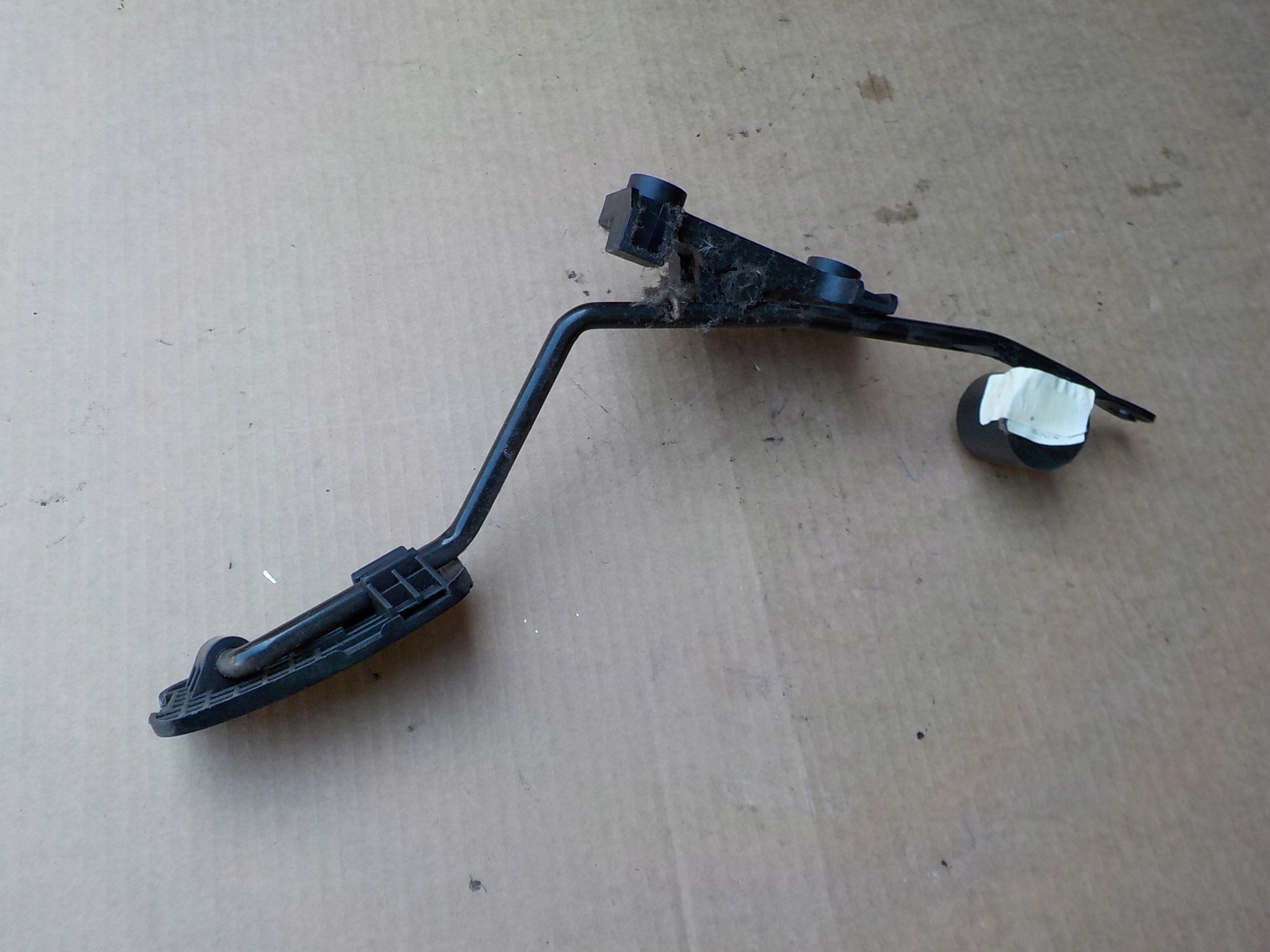 accelerator pedal hyundai i30 and 1,4 16v 2010r