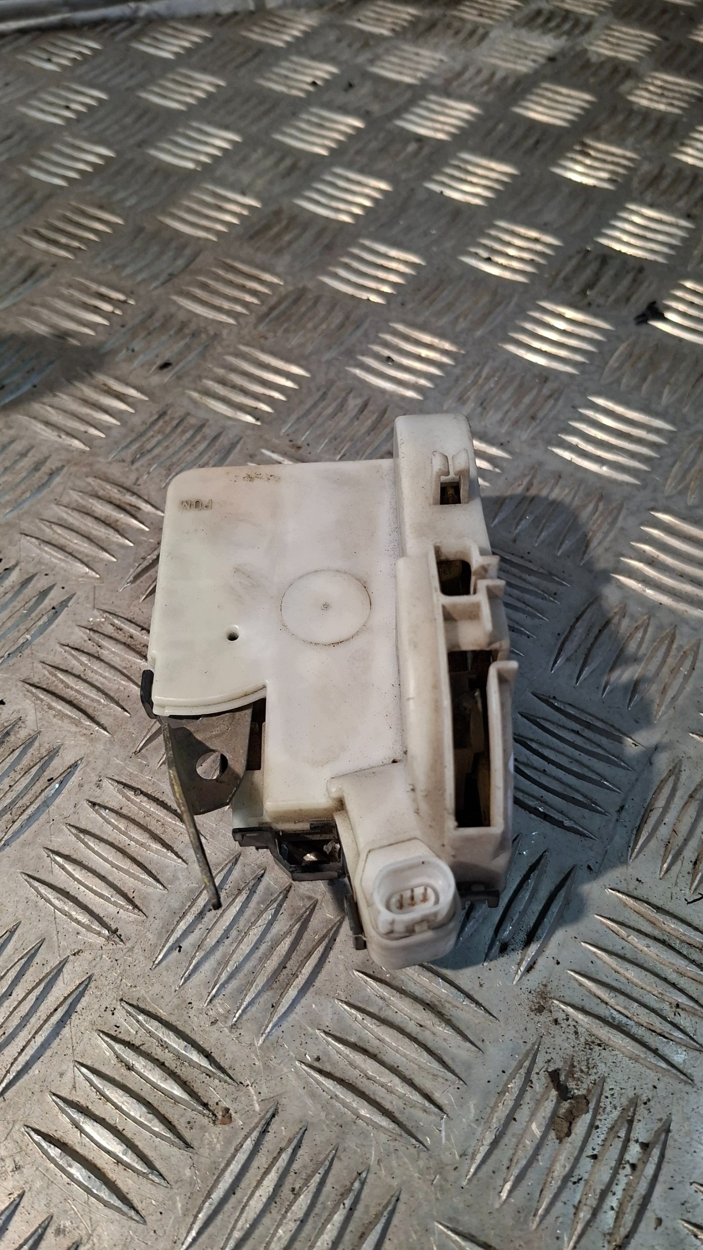 lock door left front VW GOLF III