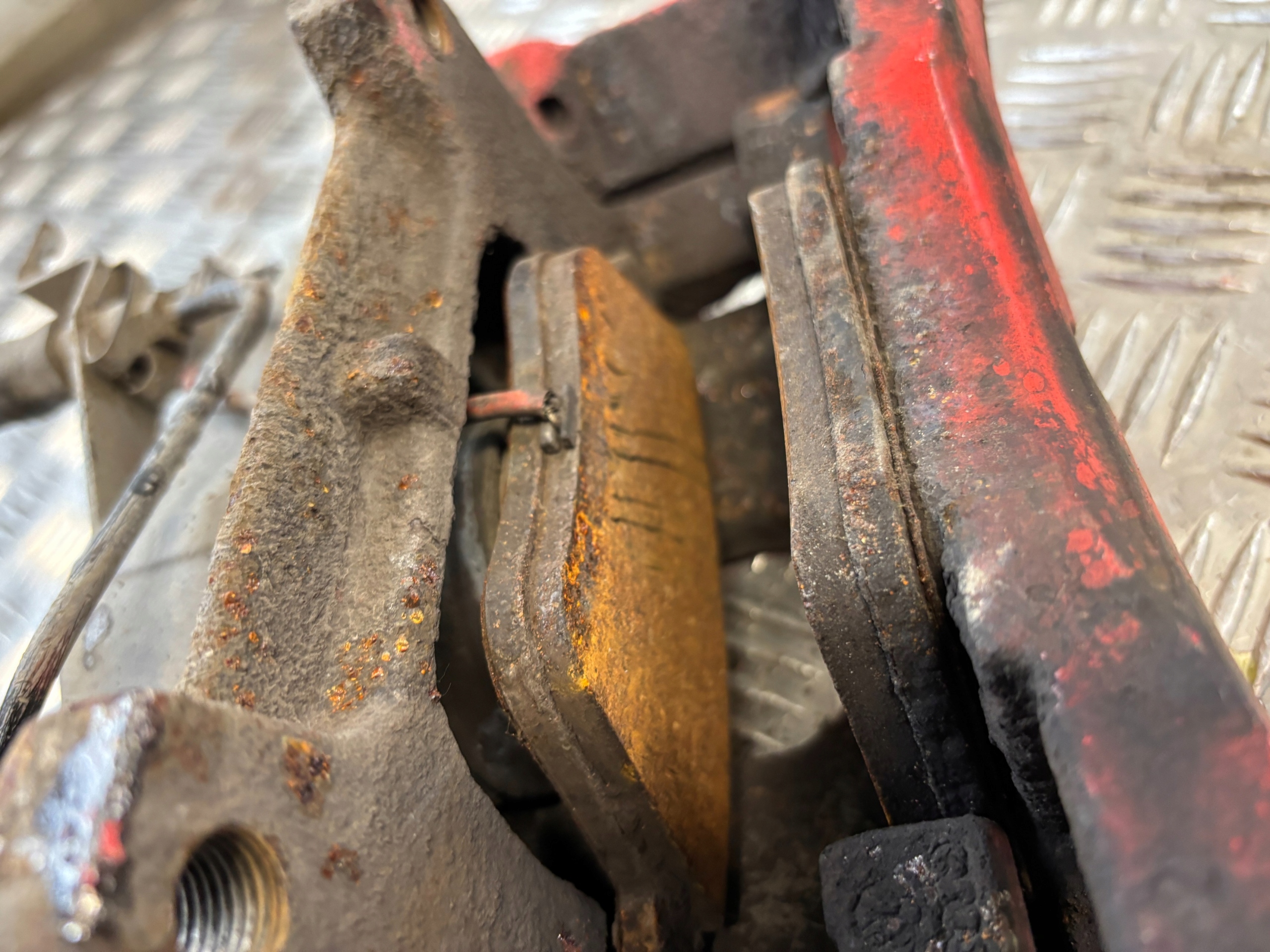 caliper brake left front Audi A6 C6 przedlift 3.2 V6 ATE