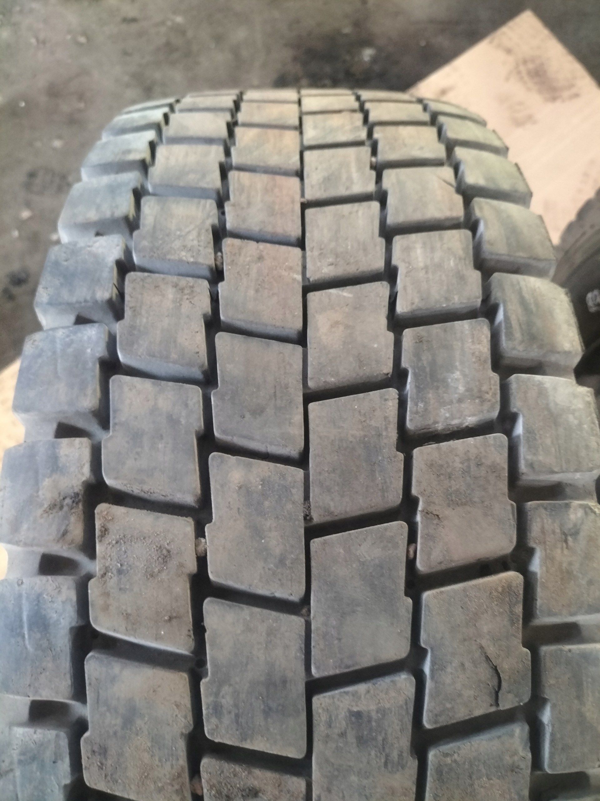 wheel disc 245/70R19.5 IVECO MICHELIN XDE2 2-SZT