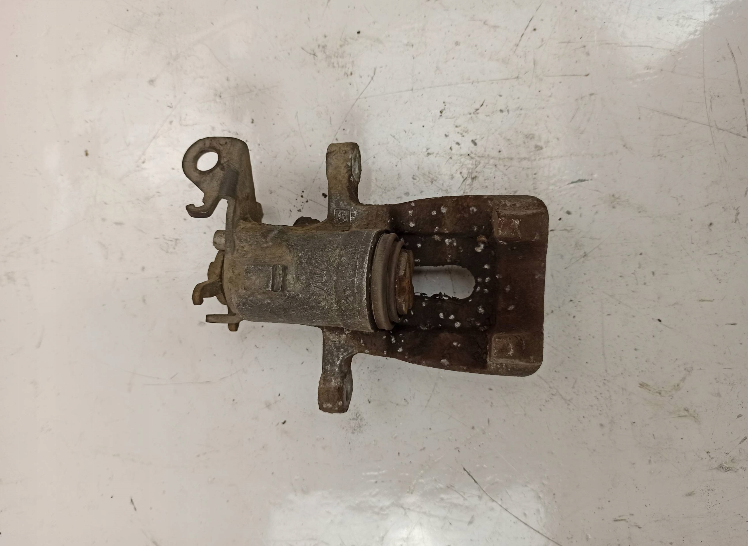 ZACISK HAMULCA LEWY TYŁ RENAULT MEGANE Producent części Renault OE