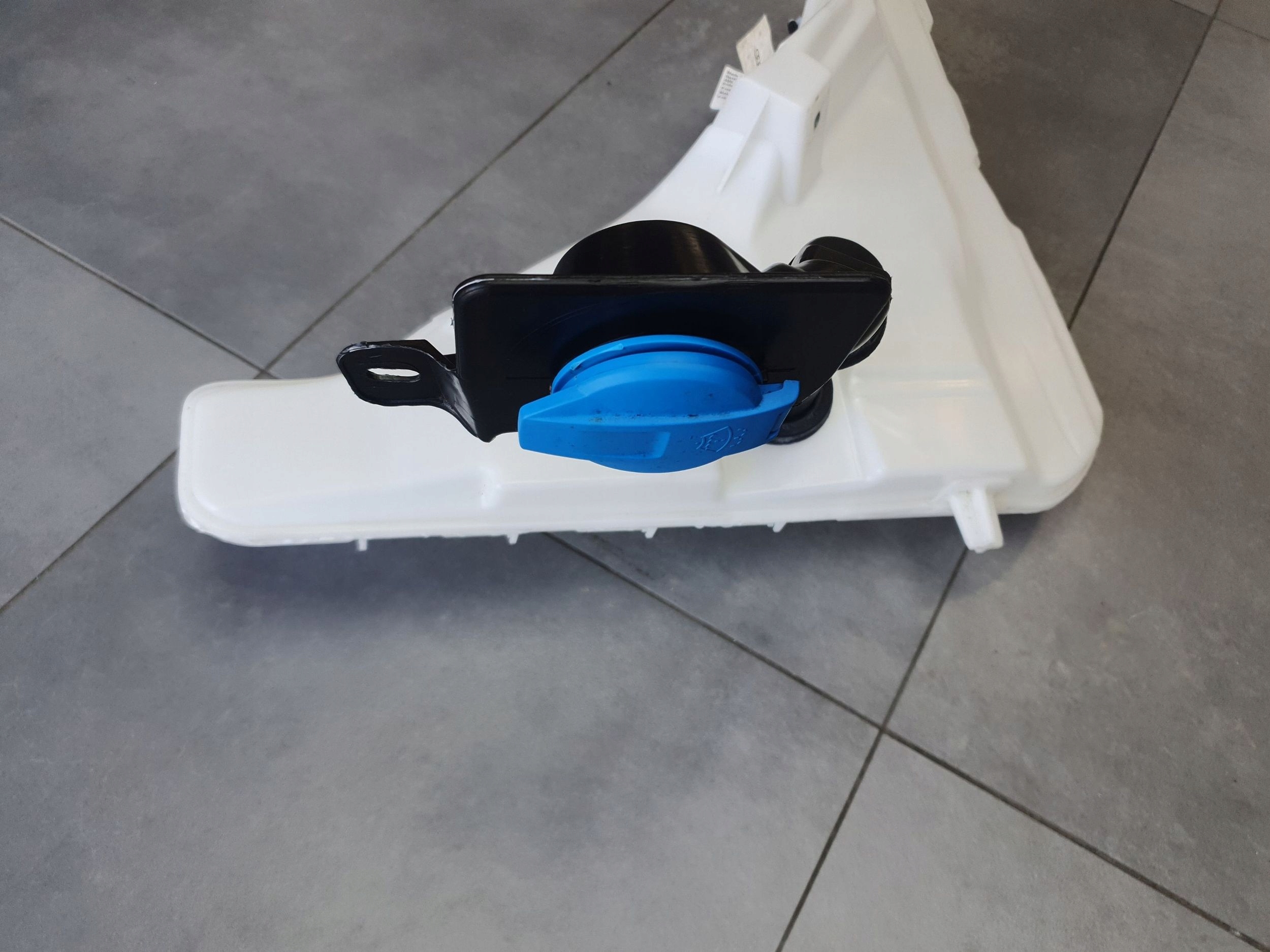Audi Q8 washer fluid tank pompki 4M0955452C 4M0955448C
