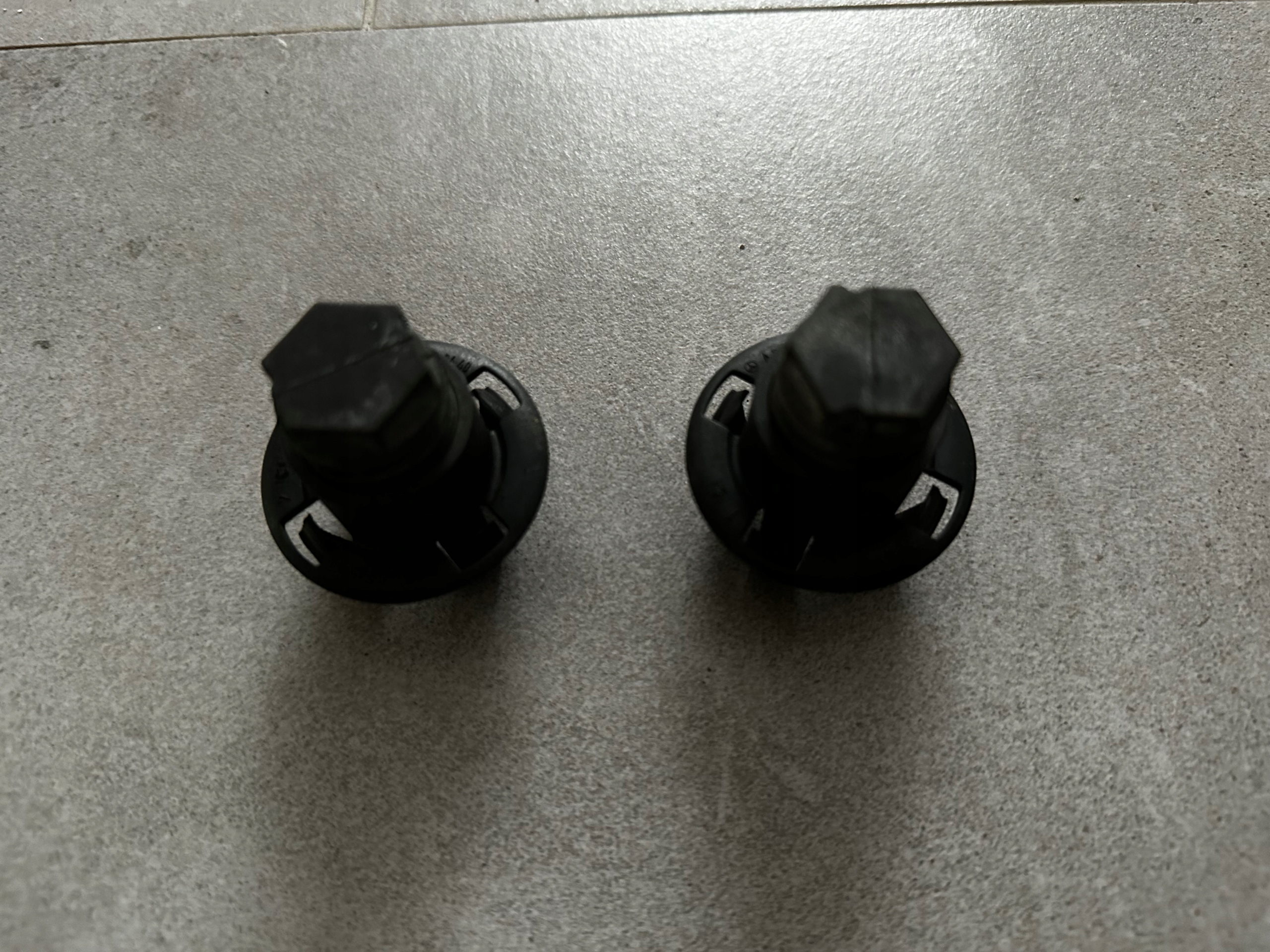 ODBÓJ MASKI A0009988440 MERCEDES