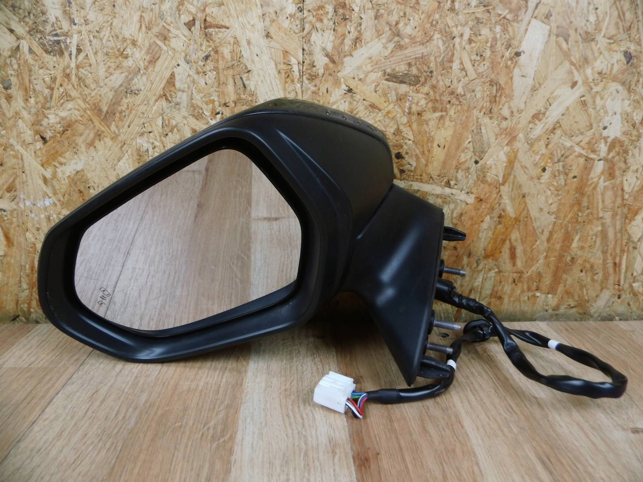 Toyota Yaris Cross 2020-2025 mirror left 9-pin
