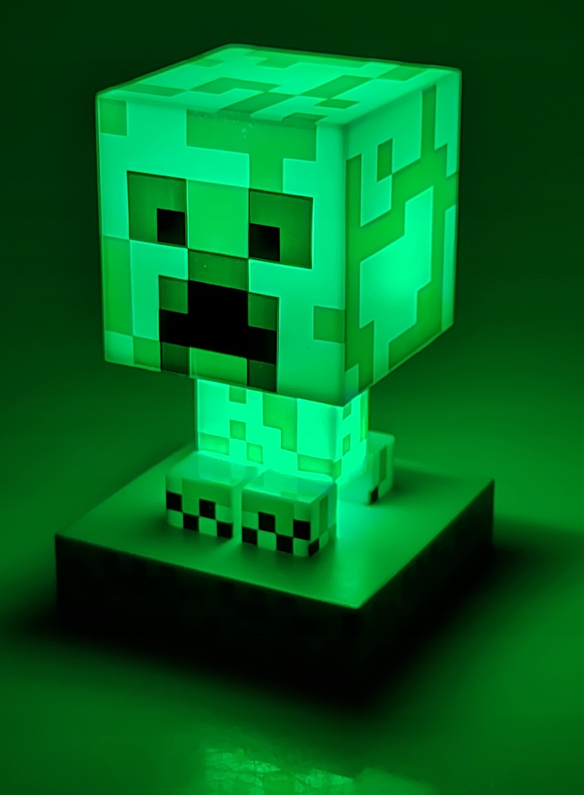 LAMPKA MINECRAFT CREEPER licencjonowana wys. 11 cm Kolor dominujący odcienie zieleni