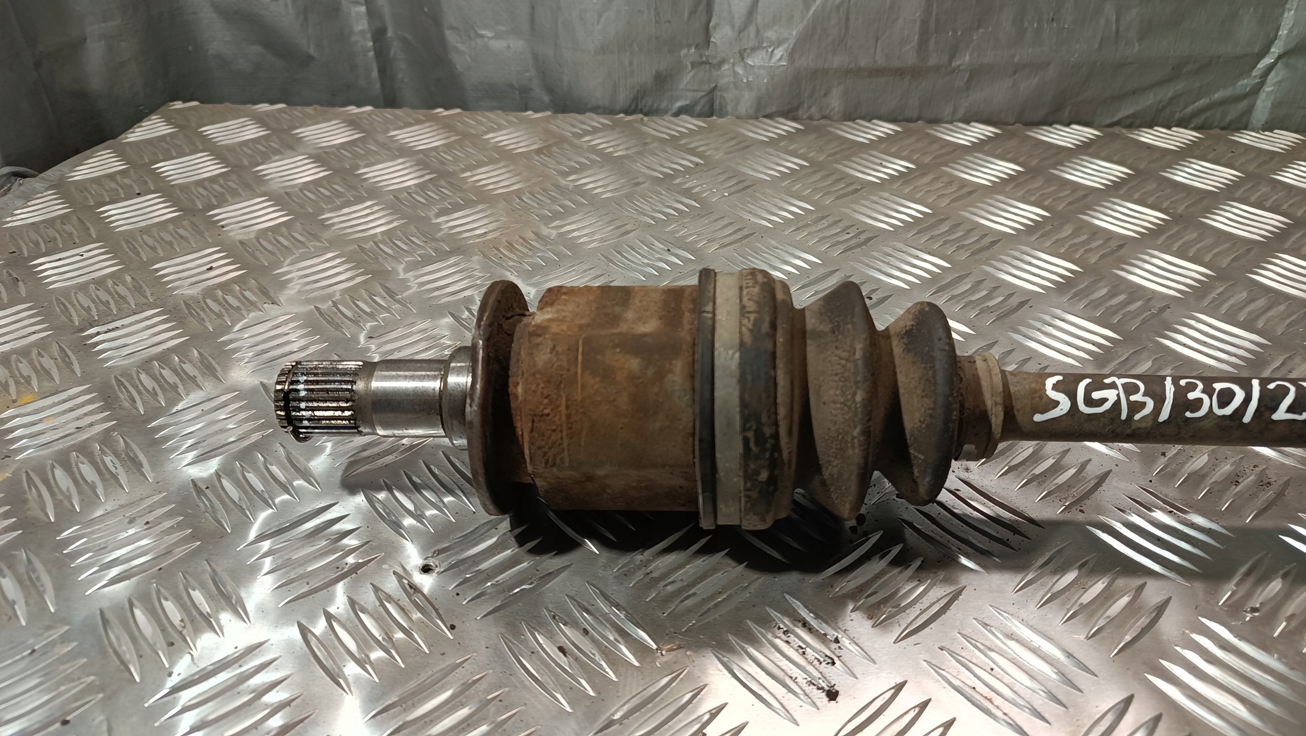 semi-axis left rear part MITSHUBISHI OUTLANDER 2003r