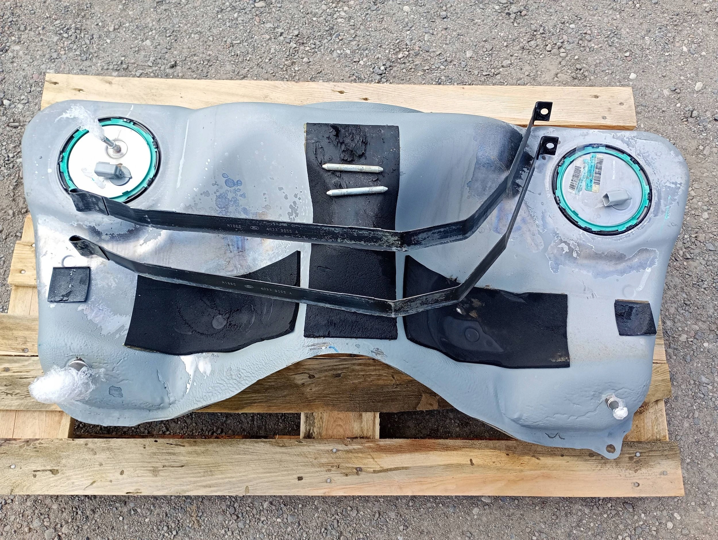 fuel tank tank complete Ford Mustang V 2005-2010