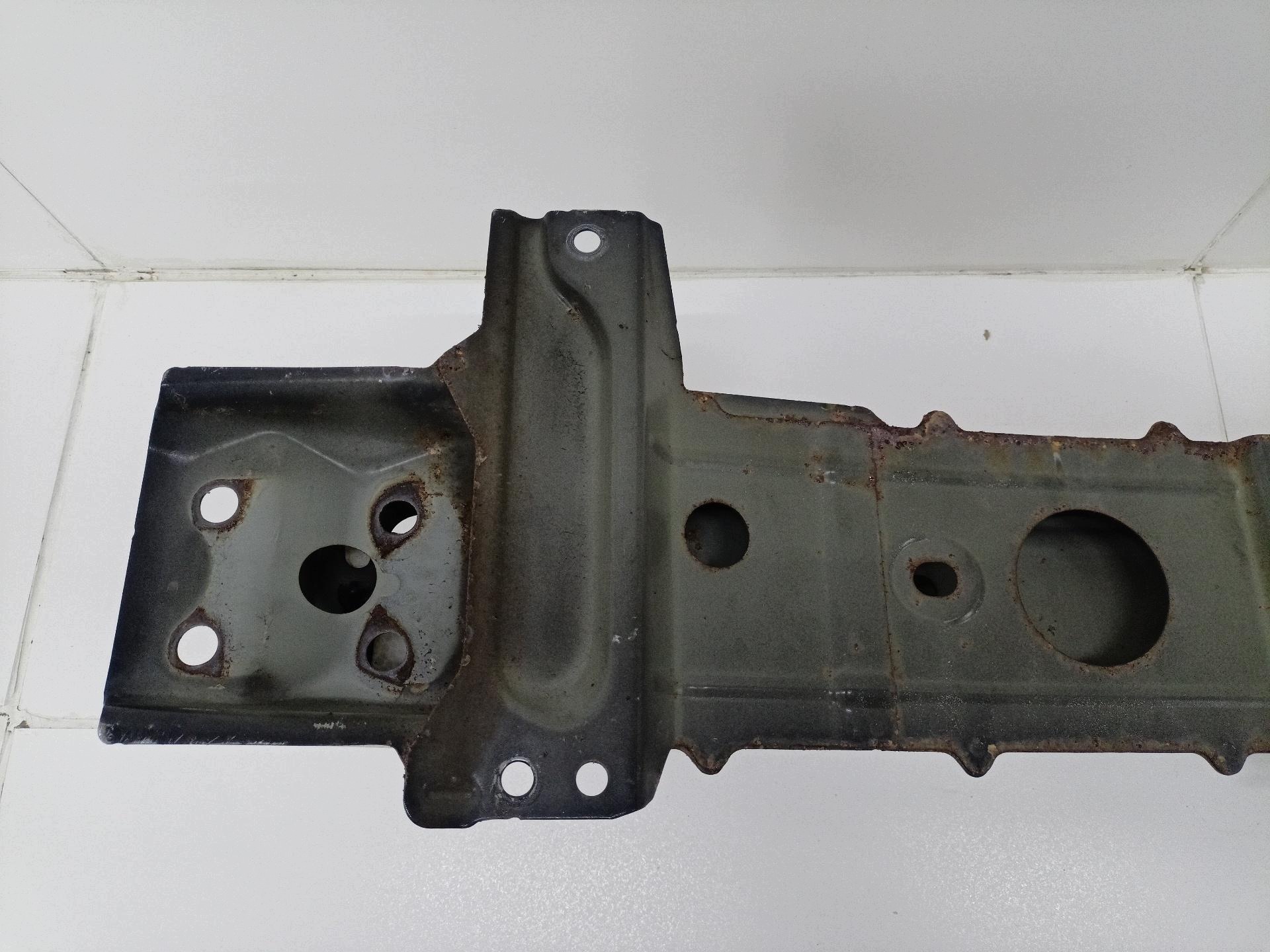 sider pillar of a bumper front Mazda 3 2 BL 2010