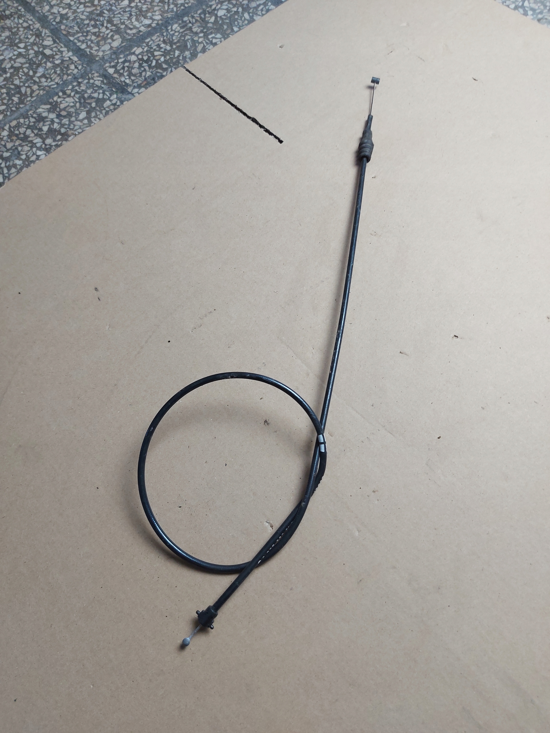Câble Levier pour l’ouverture du capot MERCEDES C W205 OE EU