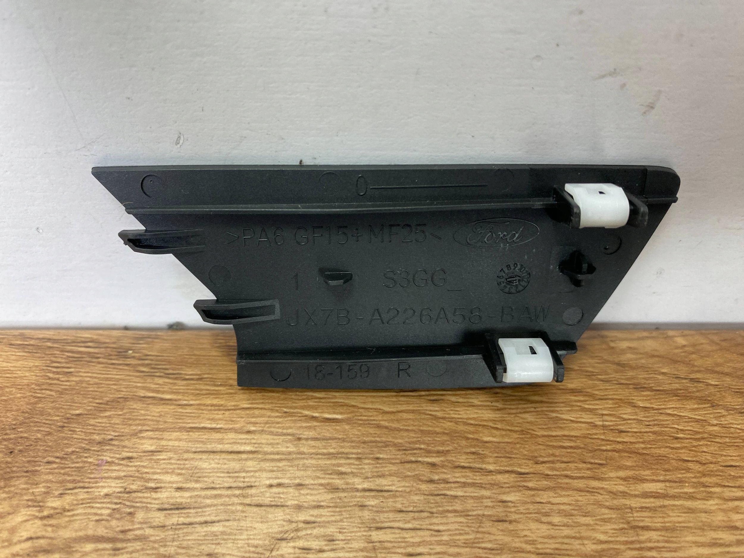 Couvre Poignées boczka Ford Escape IV Kuga MK3 2020+