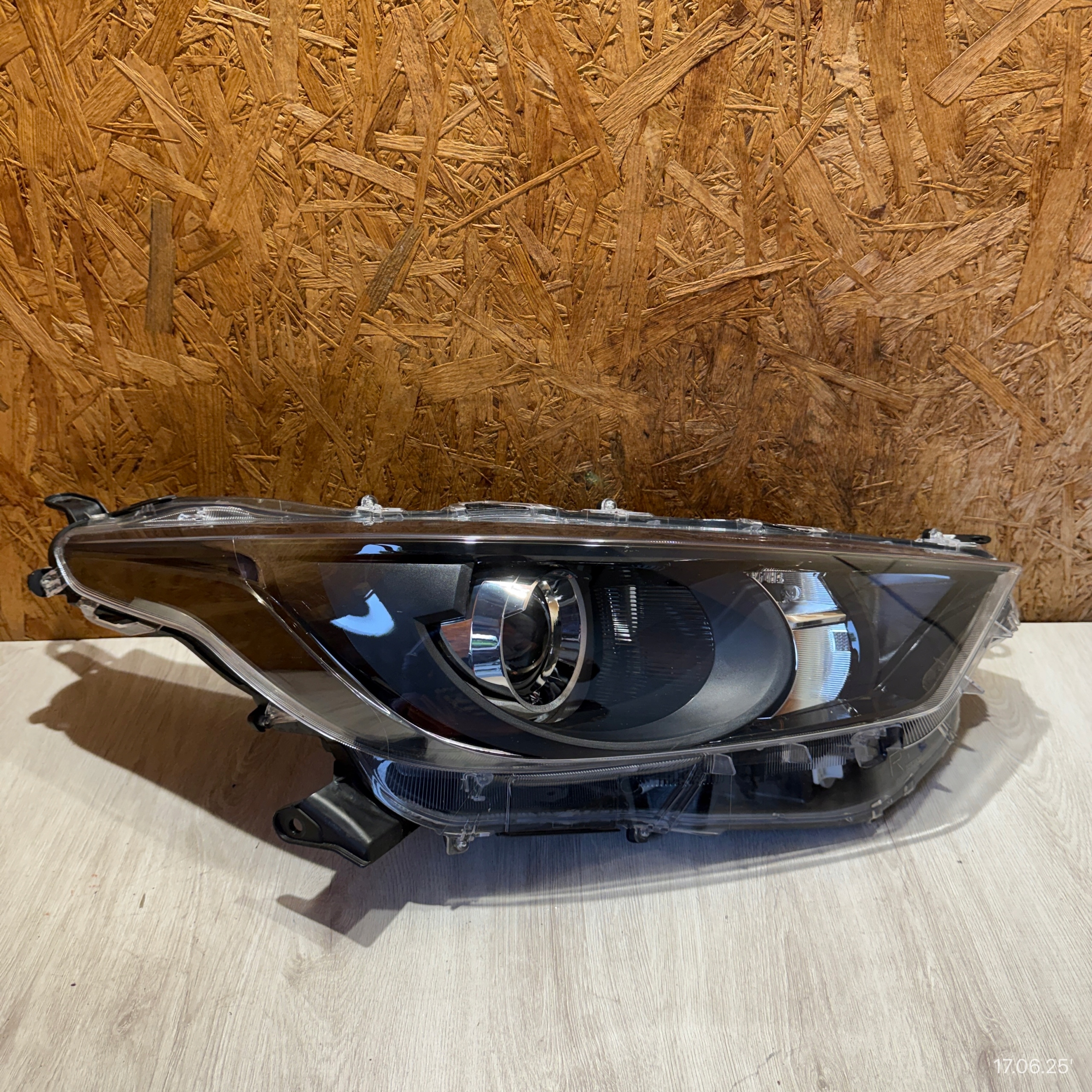 light left right lights front KOMPLET MAZDA 2 IV 2024 ROK lens