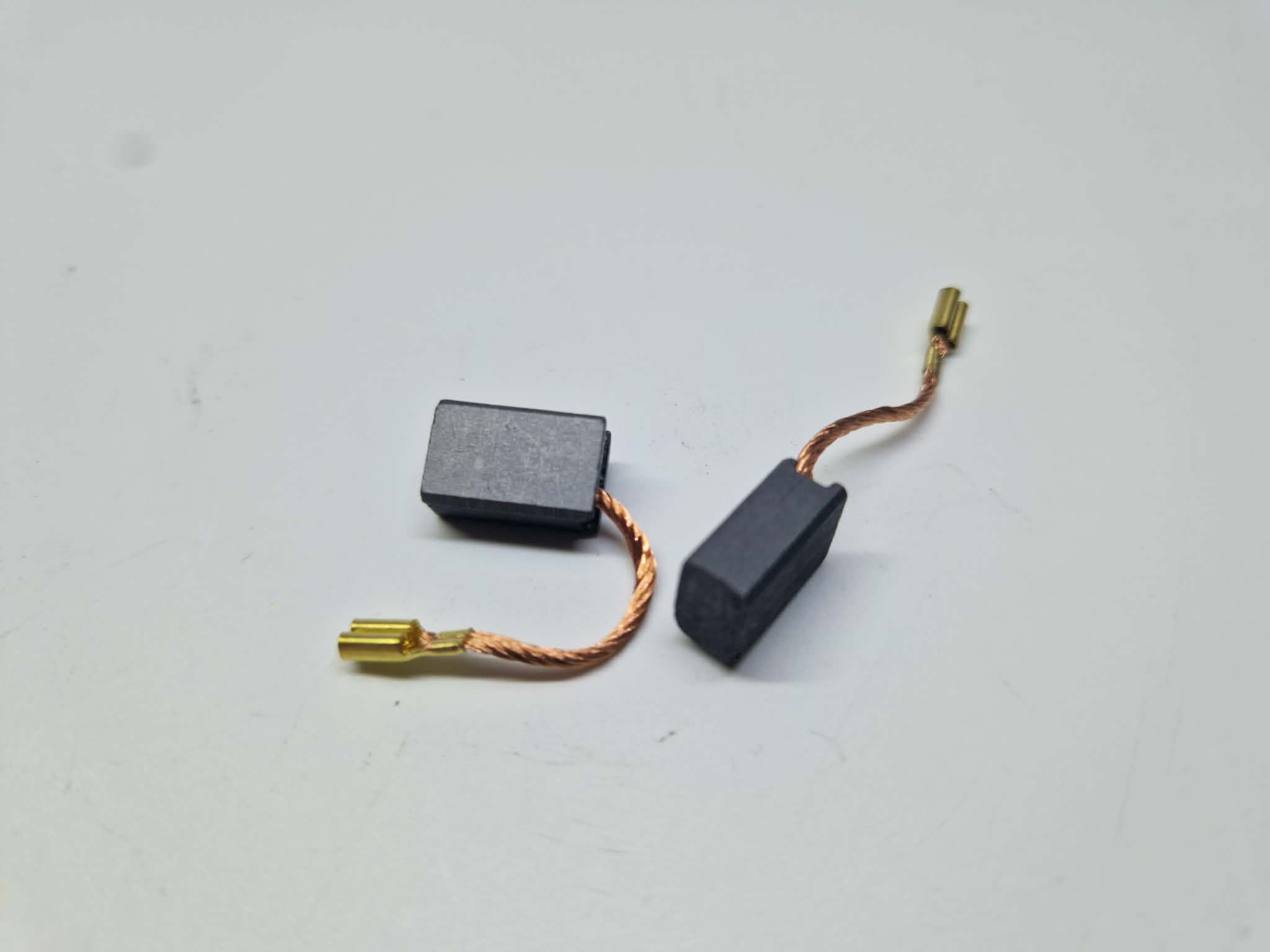 YATO - SZCZOTKI WĘGLOWE DO SZLIFIERKI YT-82101 Nr. 37