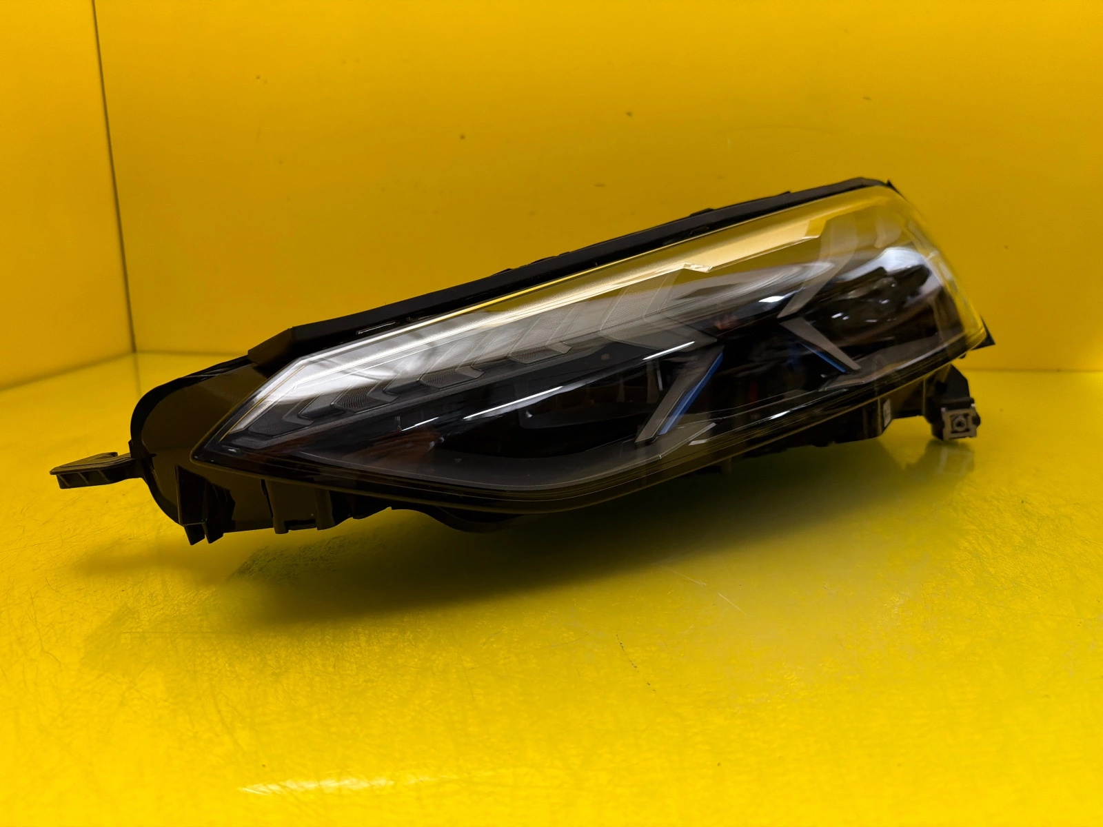 light left Audi E-Tron GT RS 4J3 Laser 4J3941085