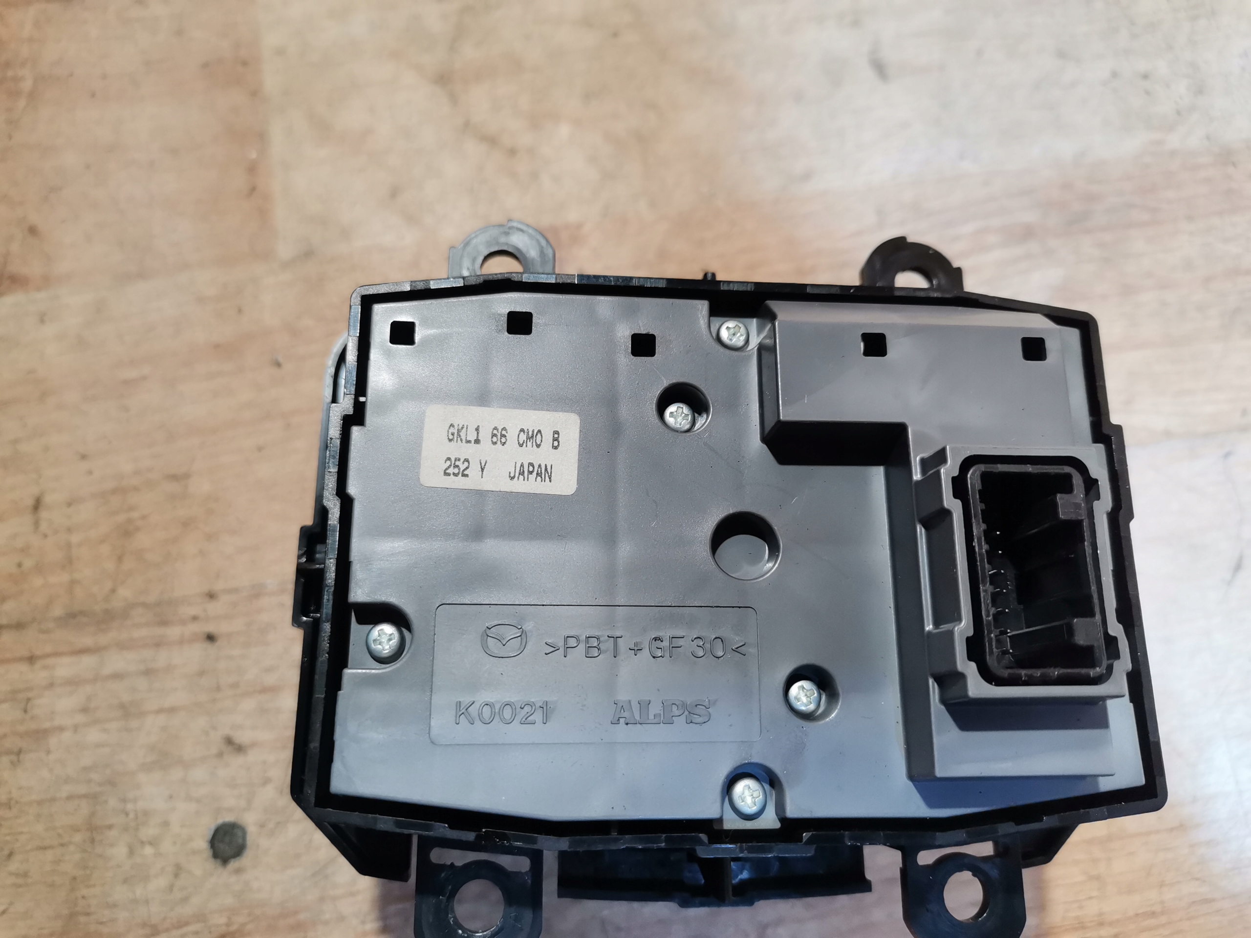 PANEL STEROWNIA RADIA navigation devices MAZDA 6 GJ GKL166CM0B