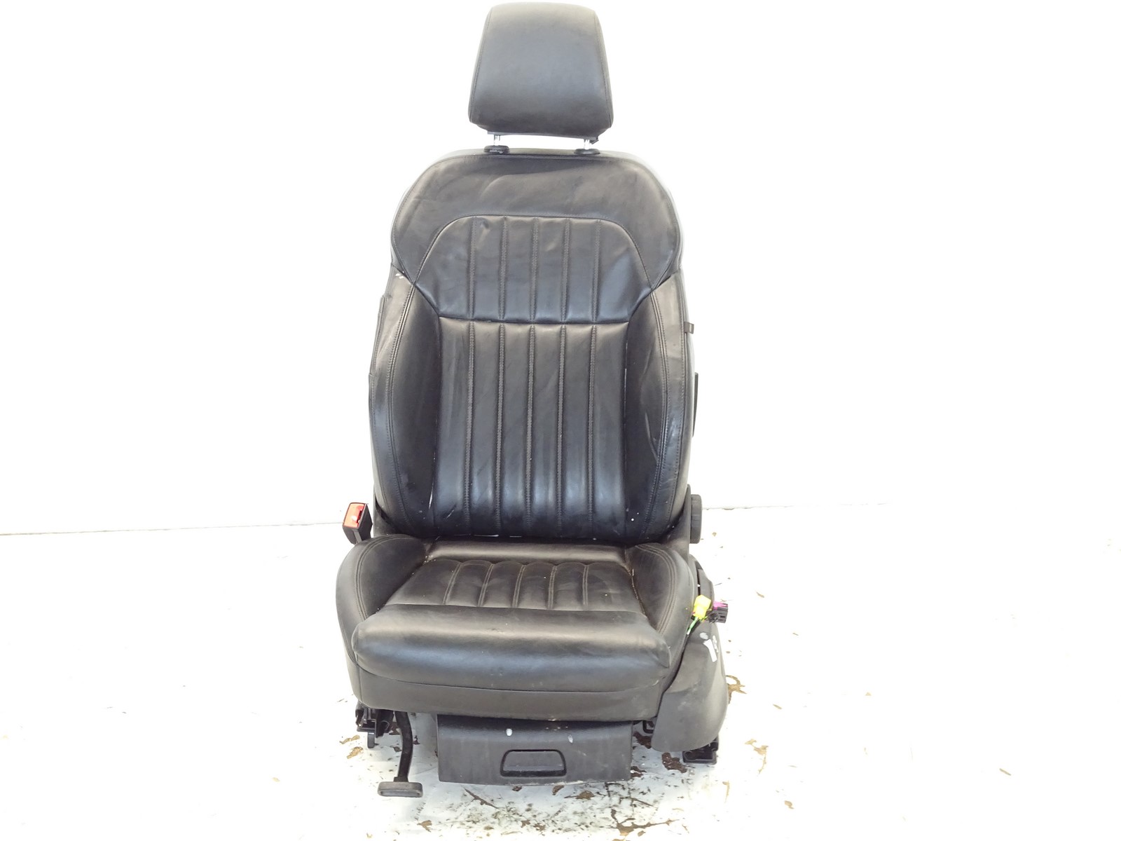 seat left driver´s SKODA SUPERB III leather