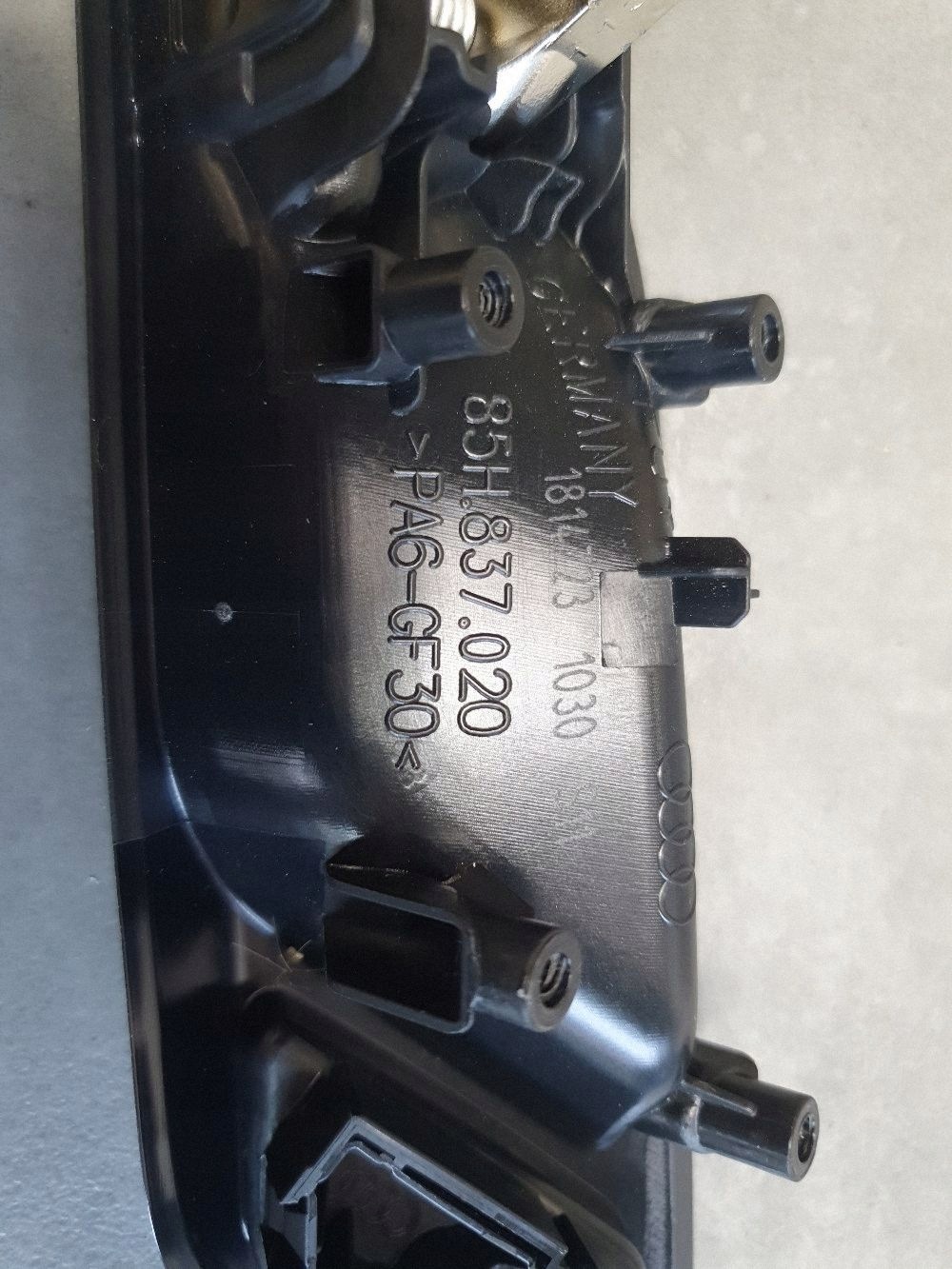 Audi SQ6 e-tron poignée interne droit avant 85H837020